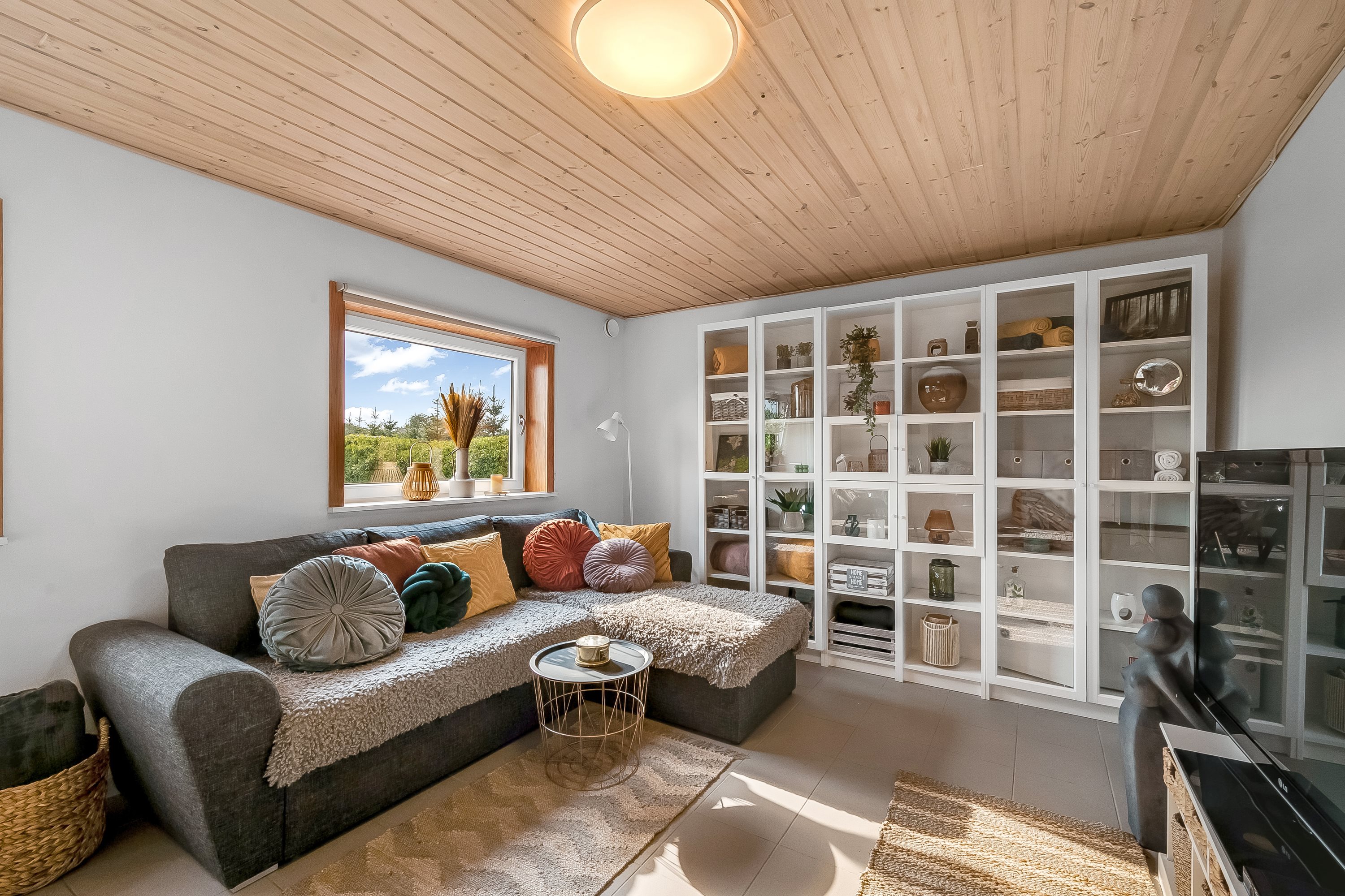 Fremhævet stue billede i fuldskærmstilstand. Billede af Birkelundvej 1, Vorgod Ø, 6920 Videbæk