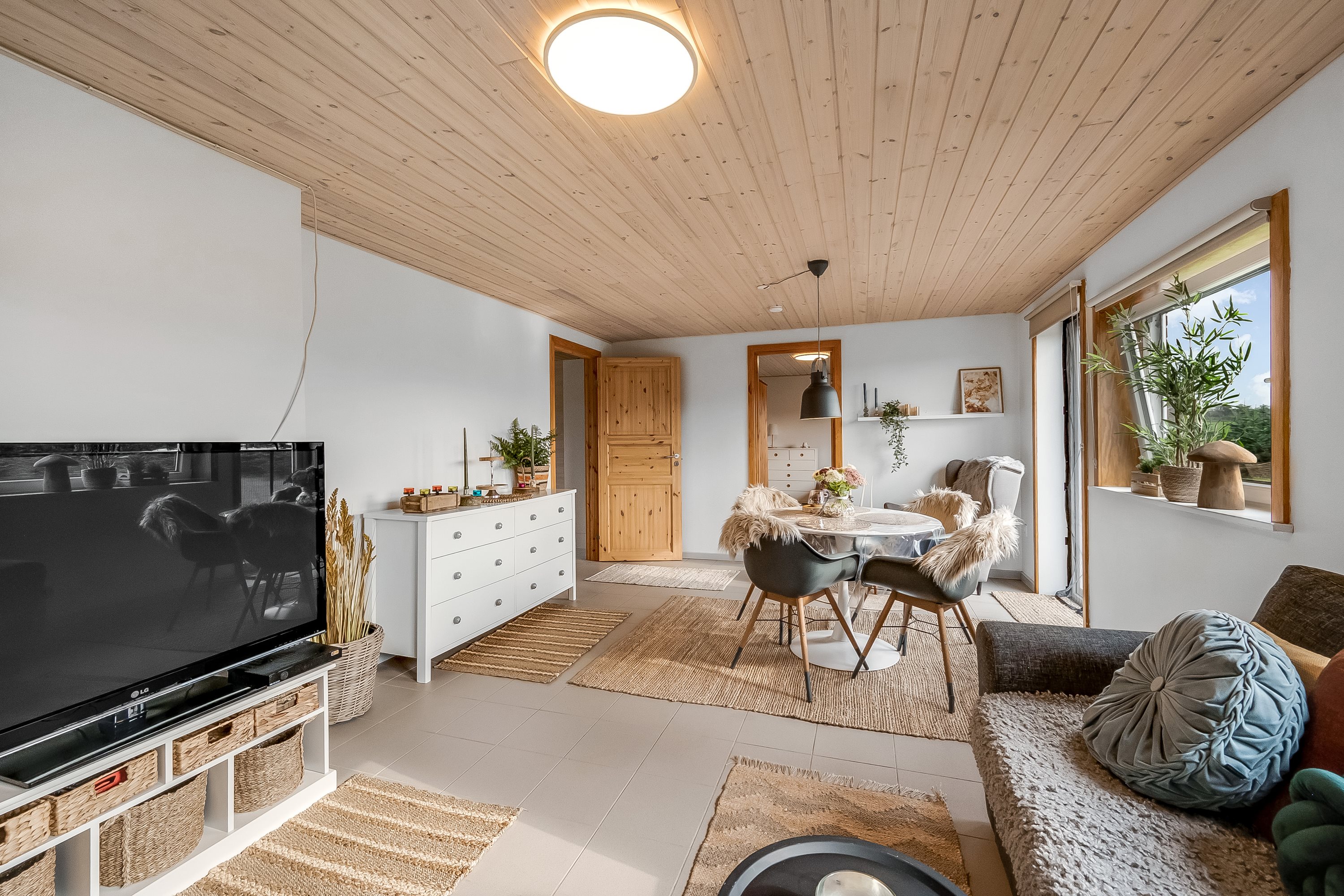 Fremhævet stue billede i fuldskærmstilstand. Billede af Birkelundvej 1, Vorgod Ø, 6920 Videbæk