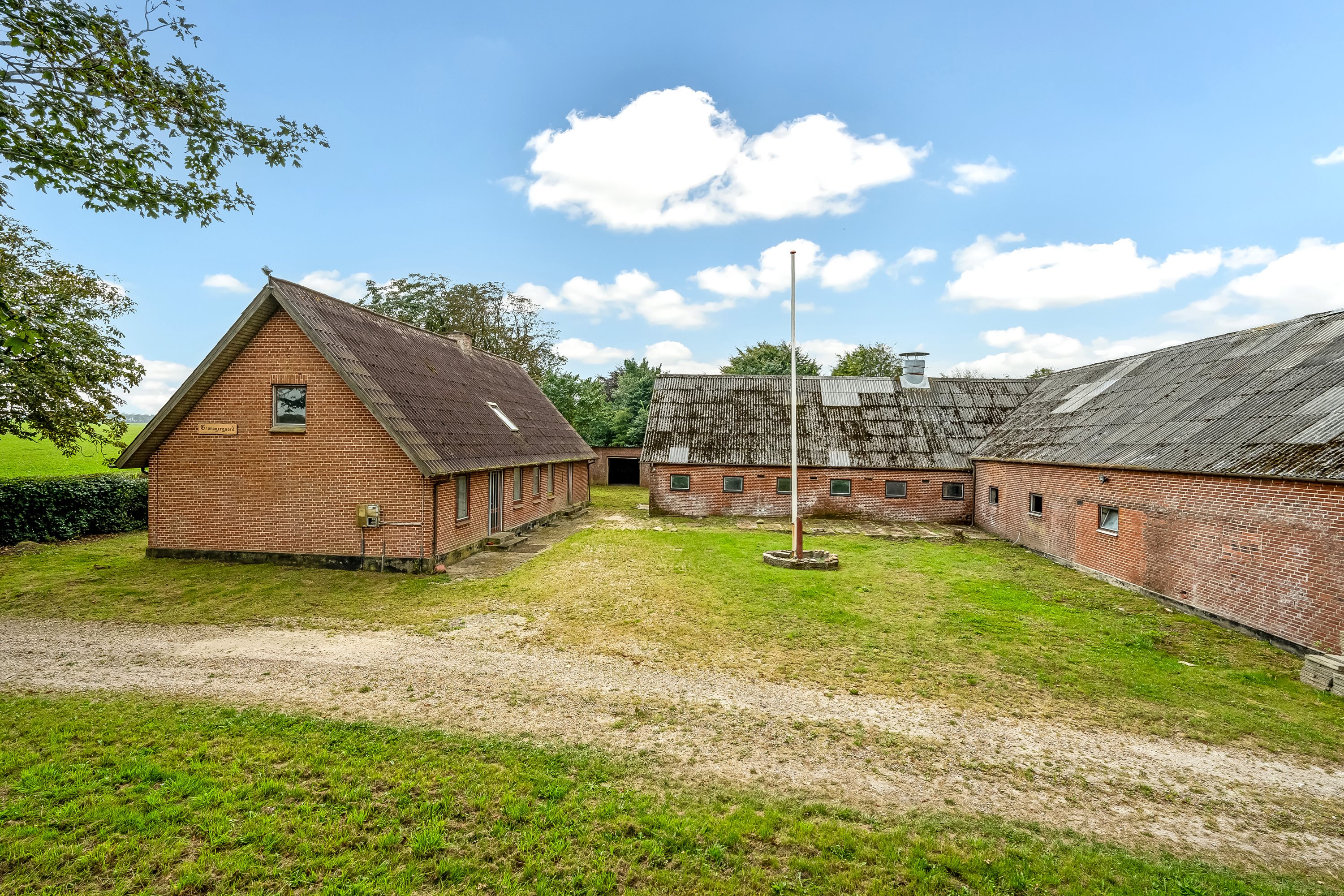 Fremhævet facade billede i fuldskærmstilstand. Billede af Birkelundvej 2, Vorgod Ø, 6920 Videbæk