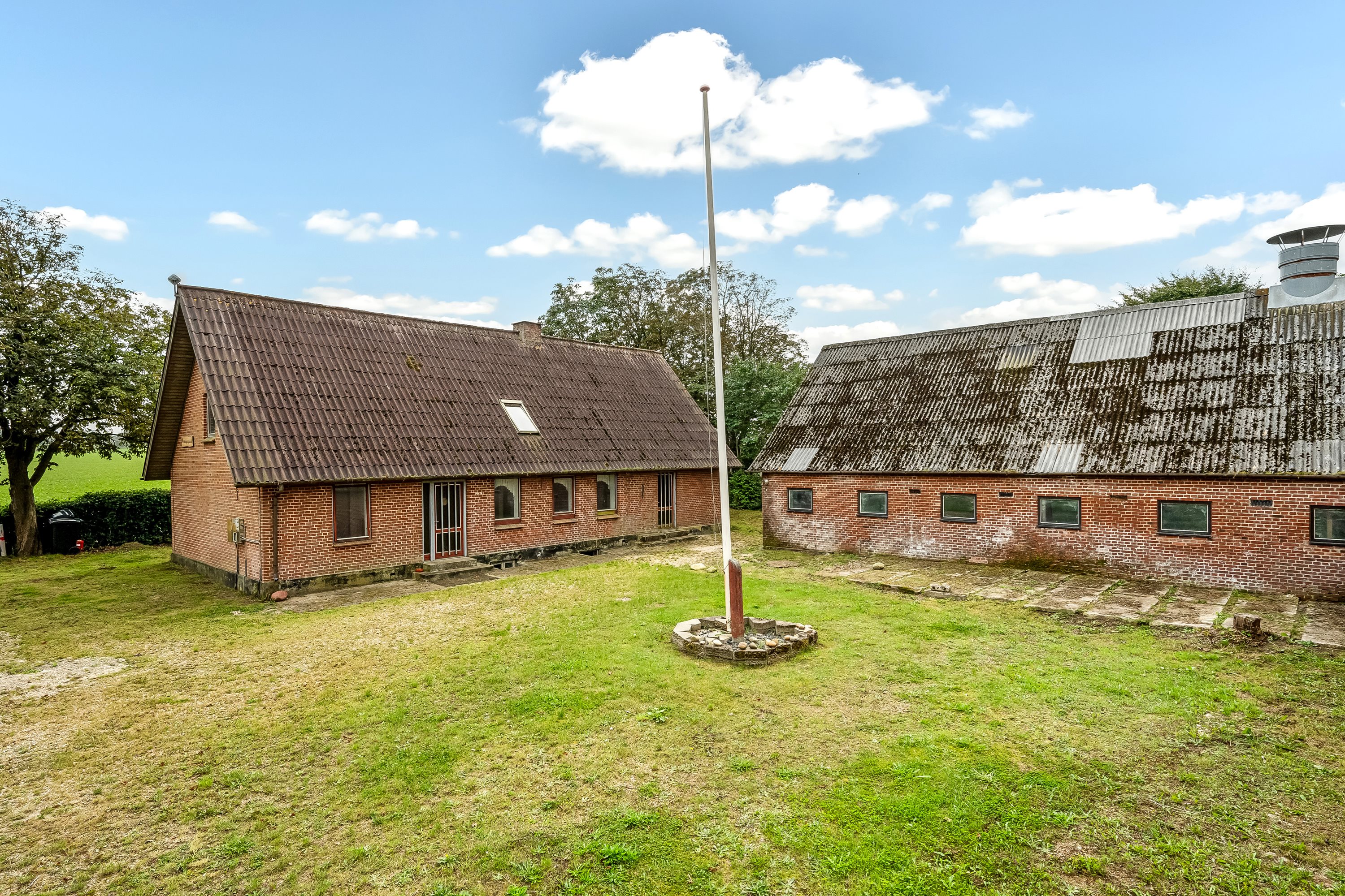 Fremhævet facade billede i fuldskærmstilstand. Billede af Birkelundvej 2, Vorgod Ø, 6920 Videbæk