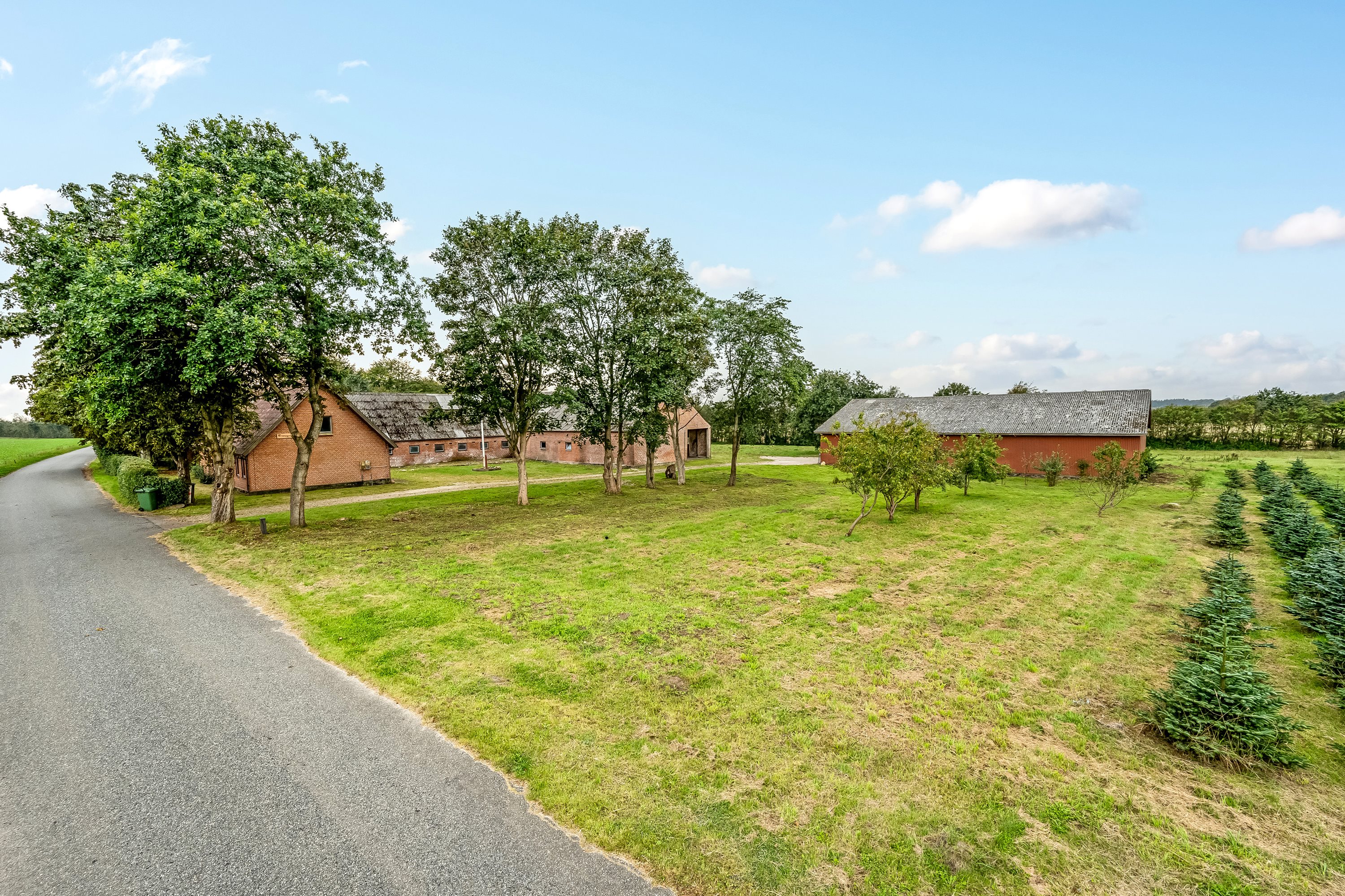 Fremhævet facade billede i fuldskærmstilstand. Billede af Birkelundvej 2, Vorgod Ø, 6920 Videbæk