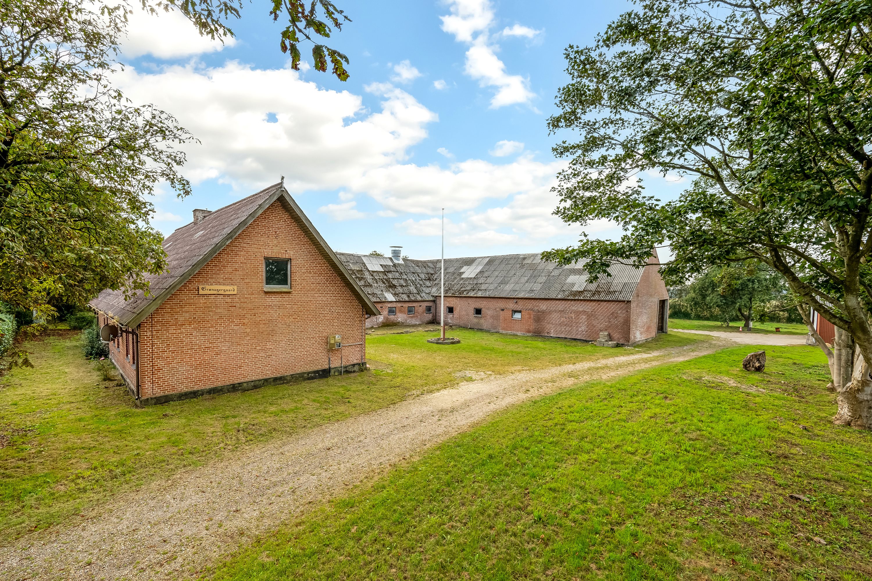 Fremhævet facade billede i fuldskærmstilstand. Billede af Birkelundvej 2, Vorgod Ø, 6920 Videbæk