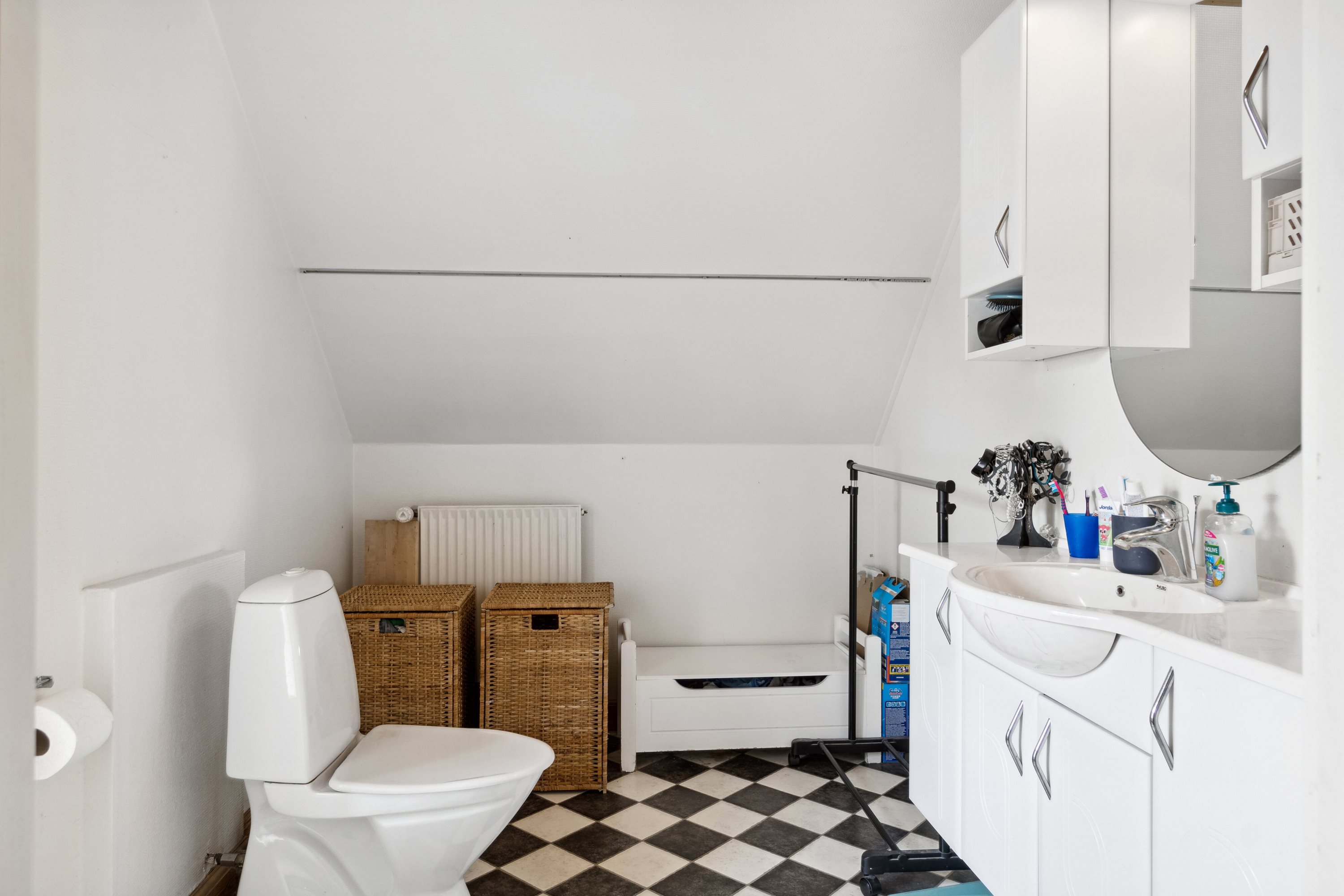 Fremhævet toilet billede i fuldskærmstilstand. Billede af Egebjergvej 241, Lestrup, 4500 Nykøbing Sj