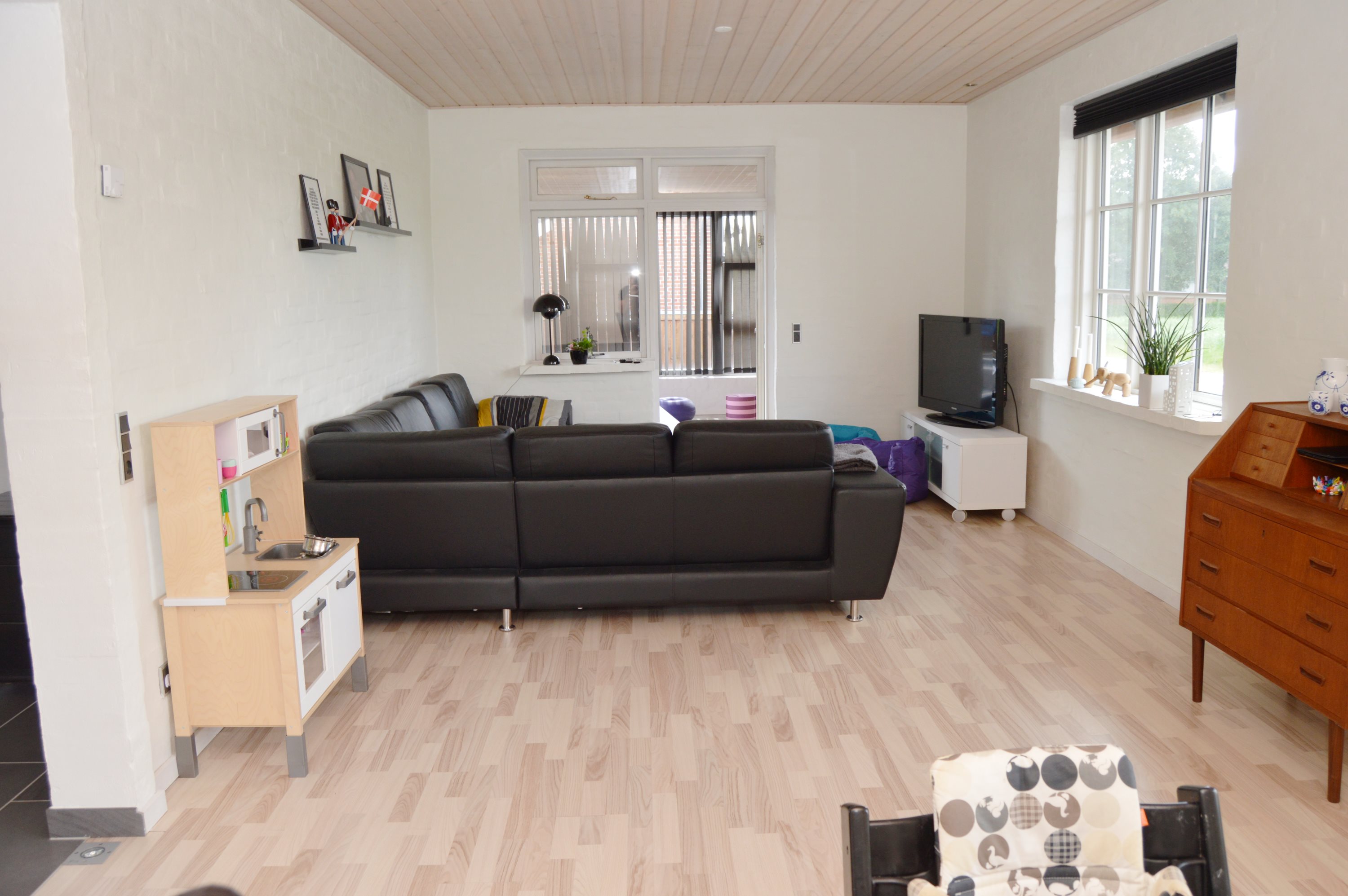 Fremhævet stue billede i fuldskærmstilstand. Billede af Sæddingvej 10, Rækker Mølle, 6900 Skjern