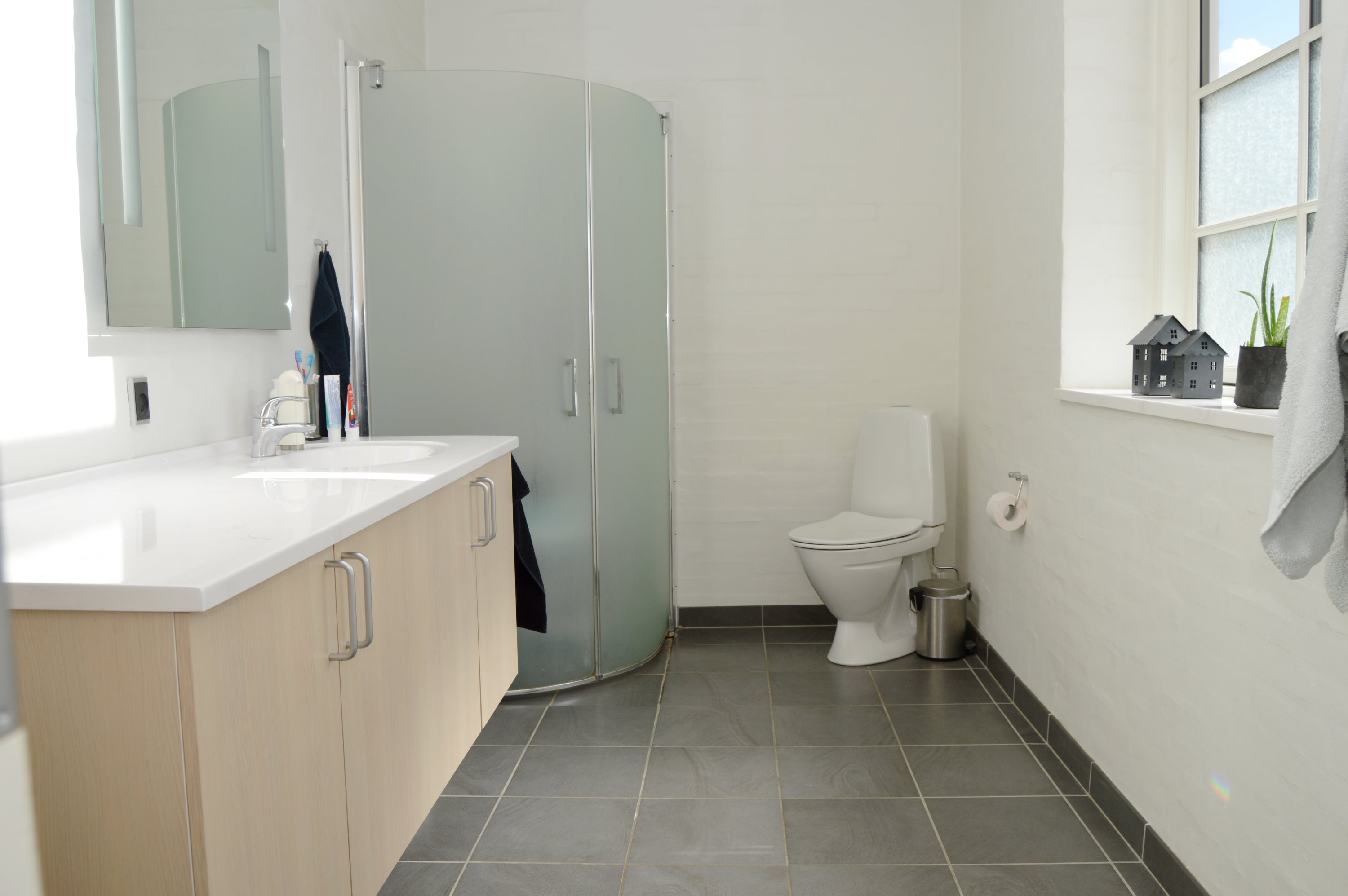 Fremhævet badeværelse billede i fuldskærmstilstand. Billede af Sæddingvej 10, Rækker Mølle, 6900 Skjern