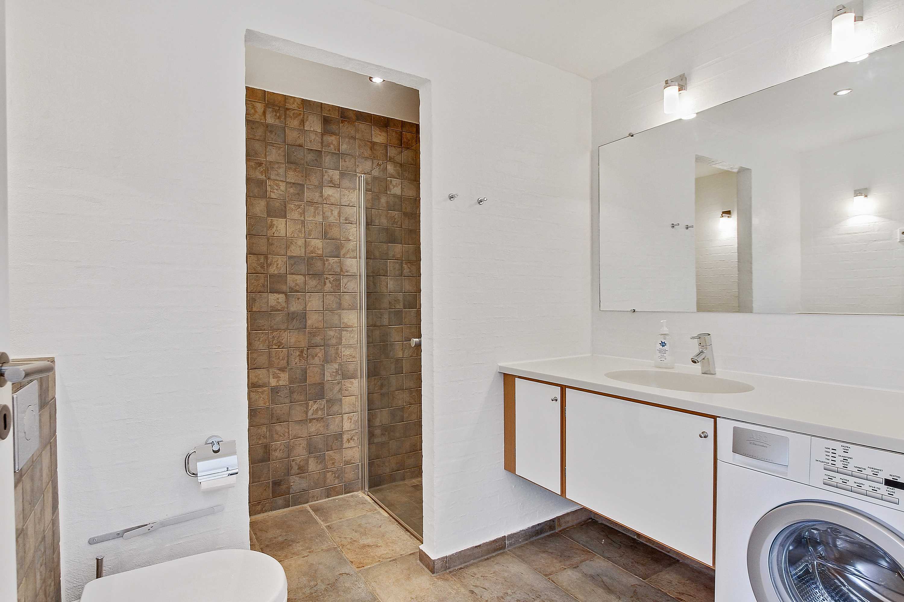 Miniaturebillede 2: badeværelse. Billede af Gulirisvej 49, Havneby, 6792 Rømø