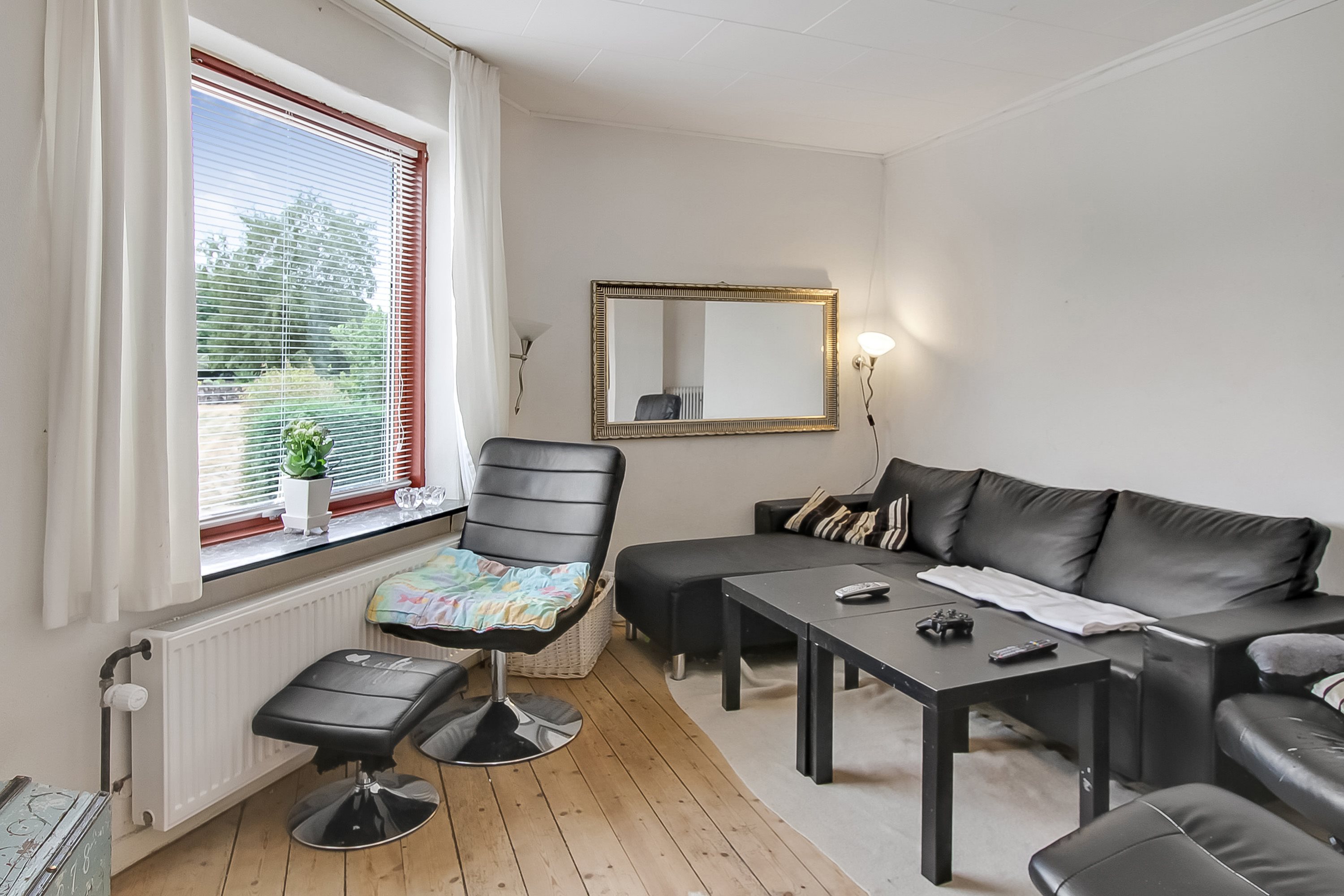 Fremhævet stue billede i fuldskærmstilstand. Billede af Tværvejen 11, Vivild, 8961 Allingåbro