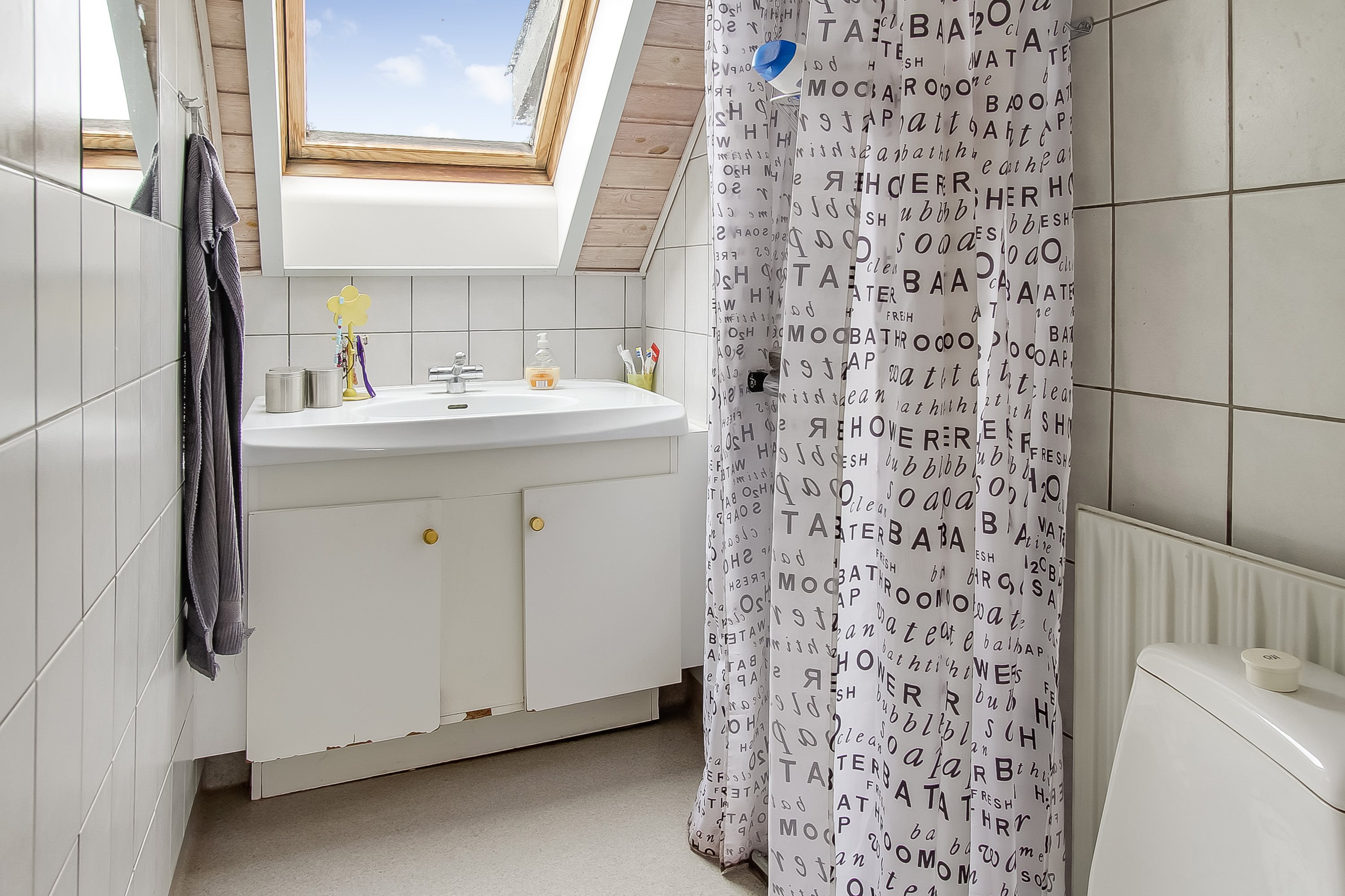 Fremhævet badeværelse billede i fuldskærmstilstand. Billede af Tværvejen 11, Vivild, 8961 Allingåbro