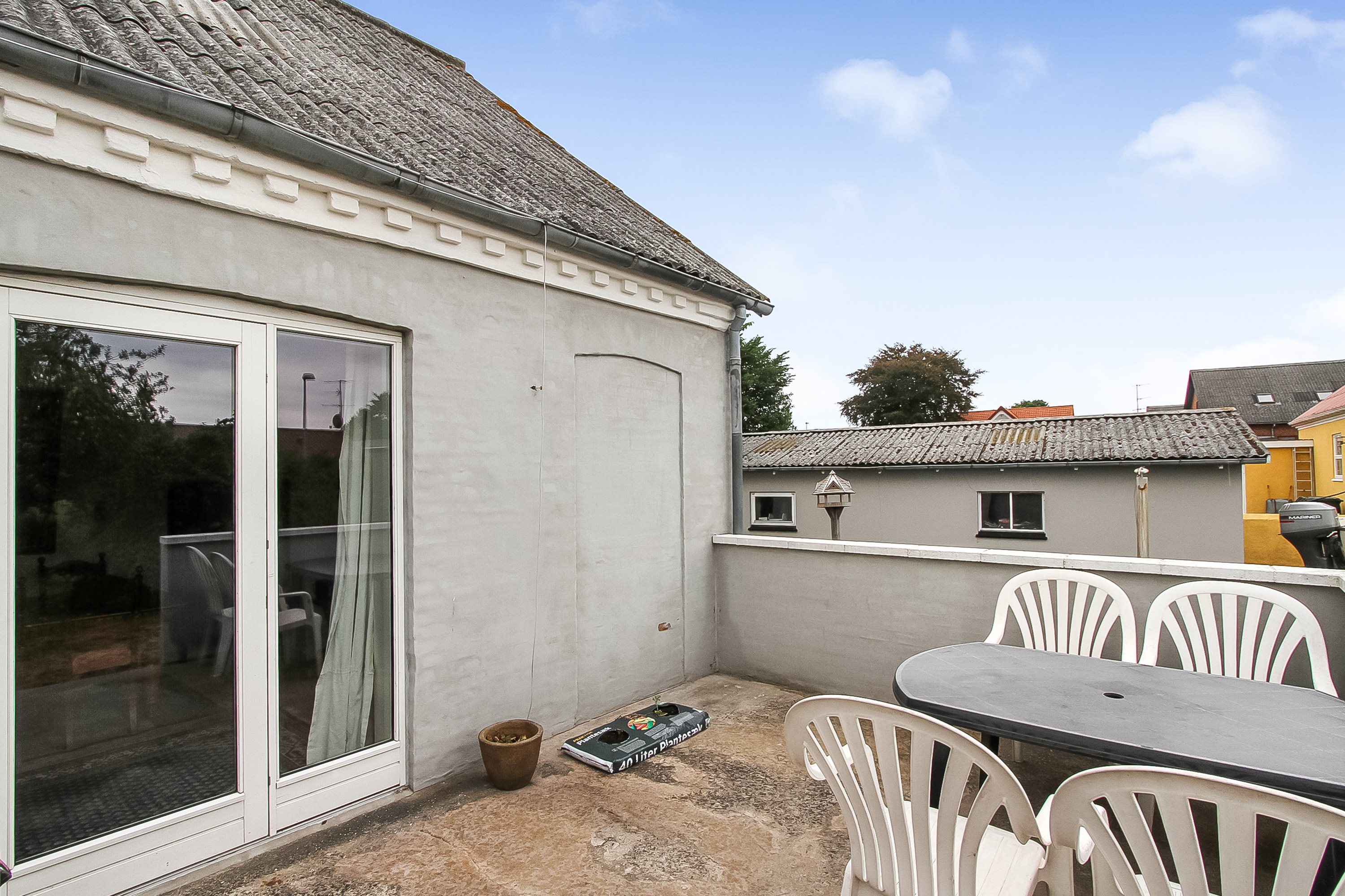 Fremhævet terrasse billede i fuldskærmstilstand. Billede af Tværvejen 11, Vivild, 8961 Allingåbro