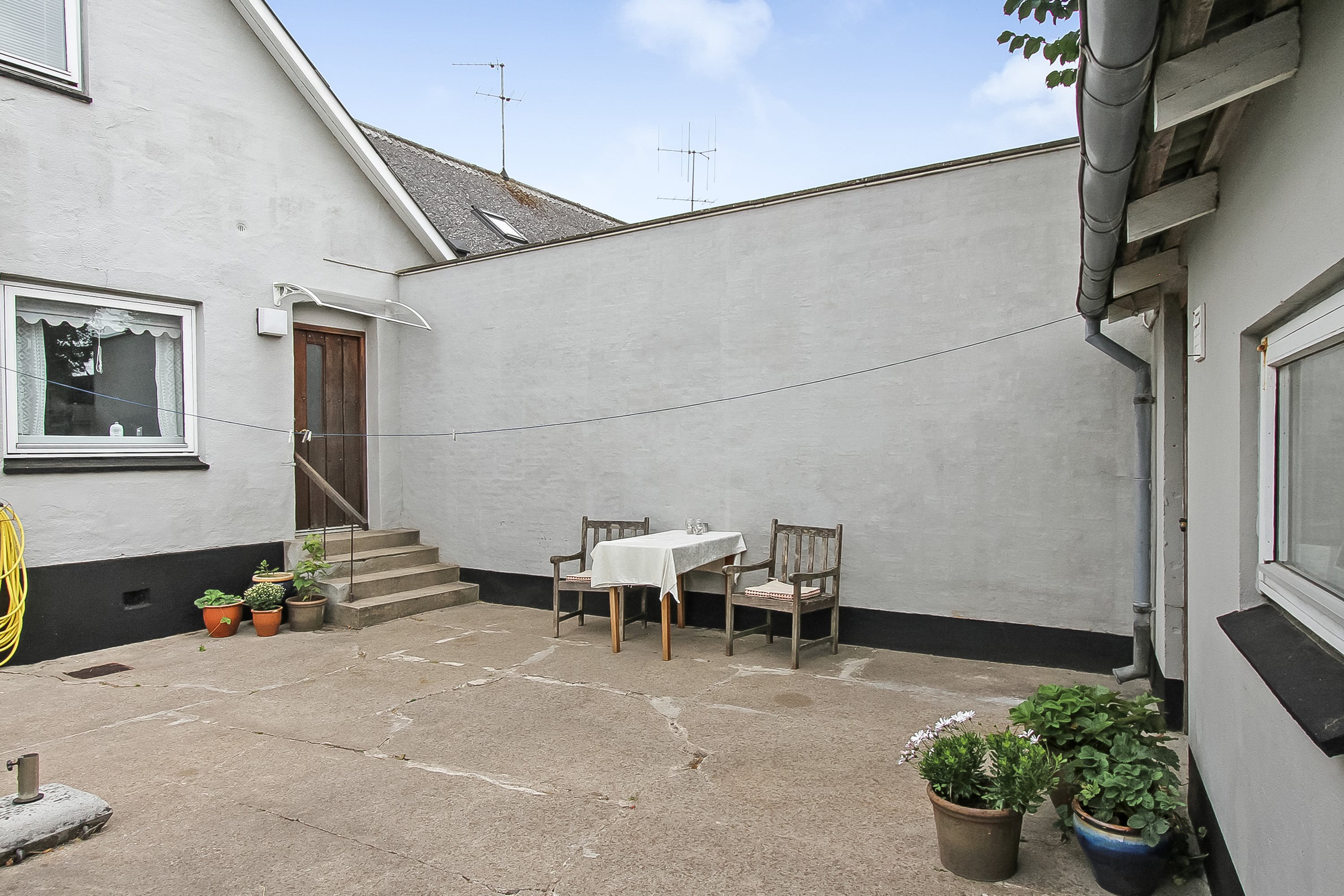 Fremhævet terrasse billede i fuldskærmstilstand. Billede af Tværvejen 11, Vivild, 8961 Allingåbro