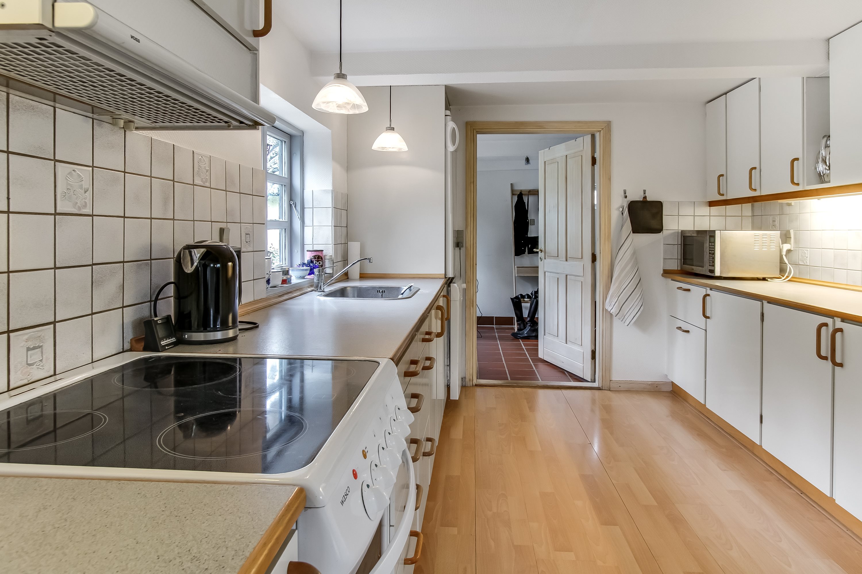 Fremhævet køkken billede i fuldskærmstilstand. Billede af Spentrupvej 19, Hald, 8983 Gjerlev J