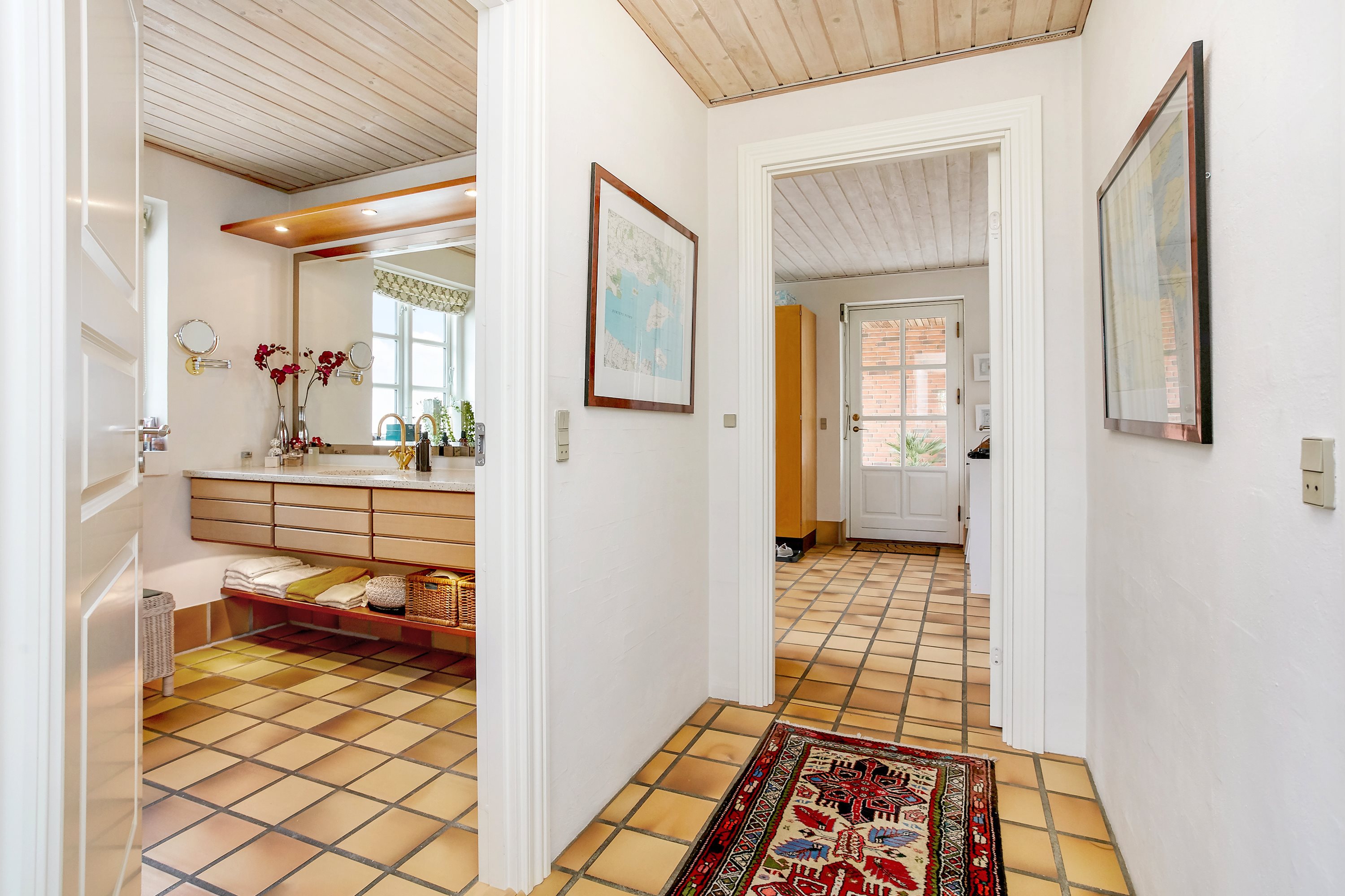 Fremhævet gang billede i fuldskærmstilstand. Billede af Snaptunvej 33A, Snaptun, 7130 Juelsminde