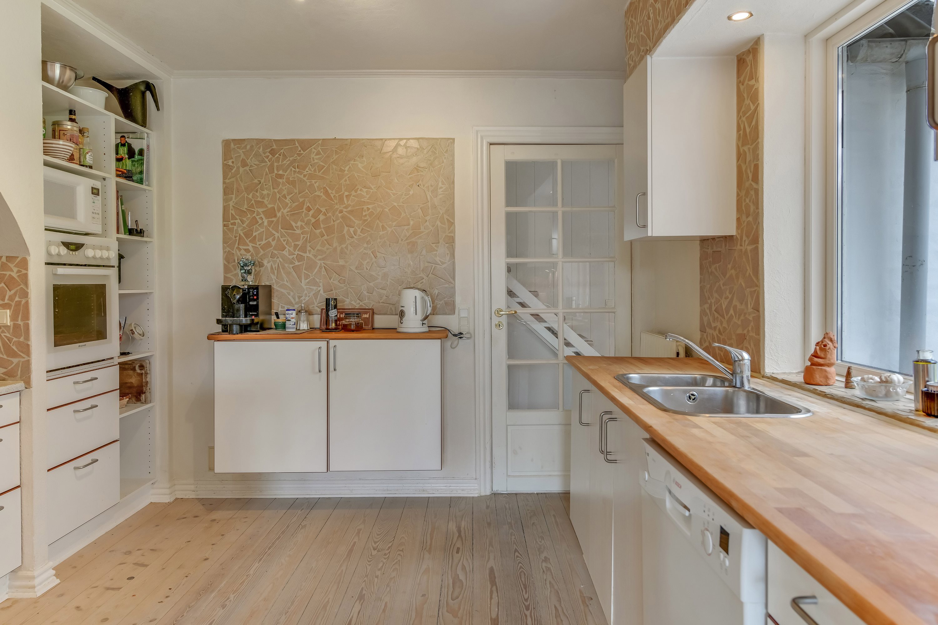 Fremhævet køkken billede i fuldskærmstilstand. Billede af Østergade 13, 6623 Vorbasse