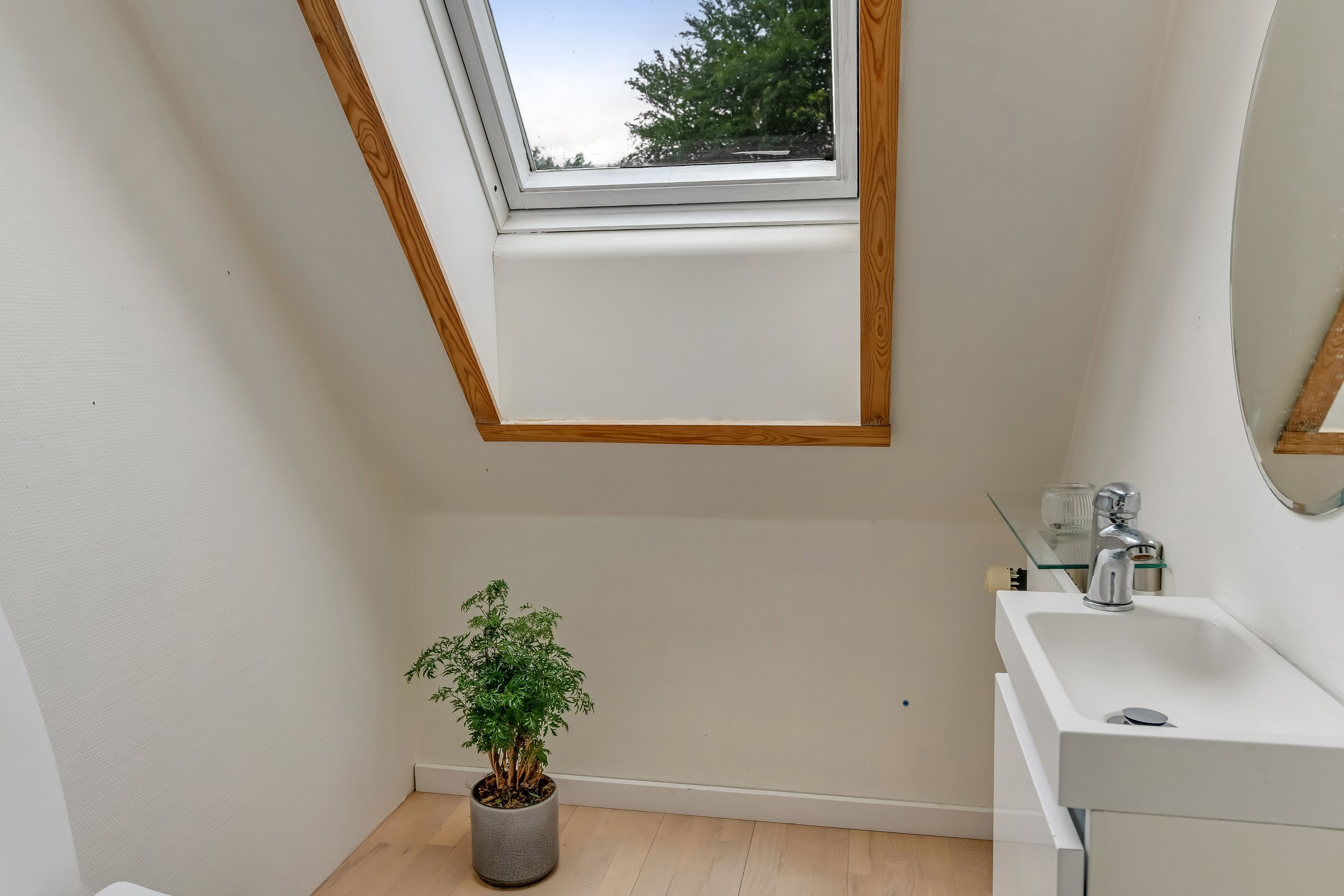 Fremhævet toilet billede i fuldskærmstilstand. Billede af Østergade 13, 6623 Vorbasse