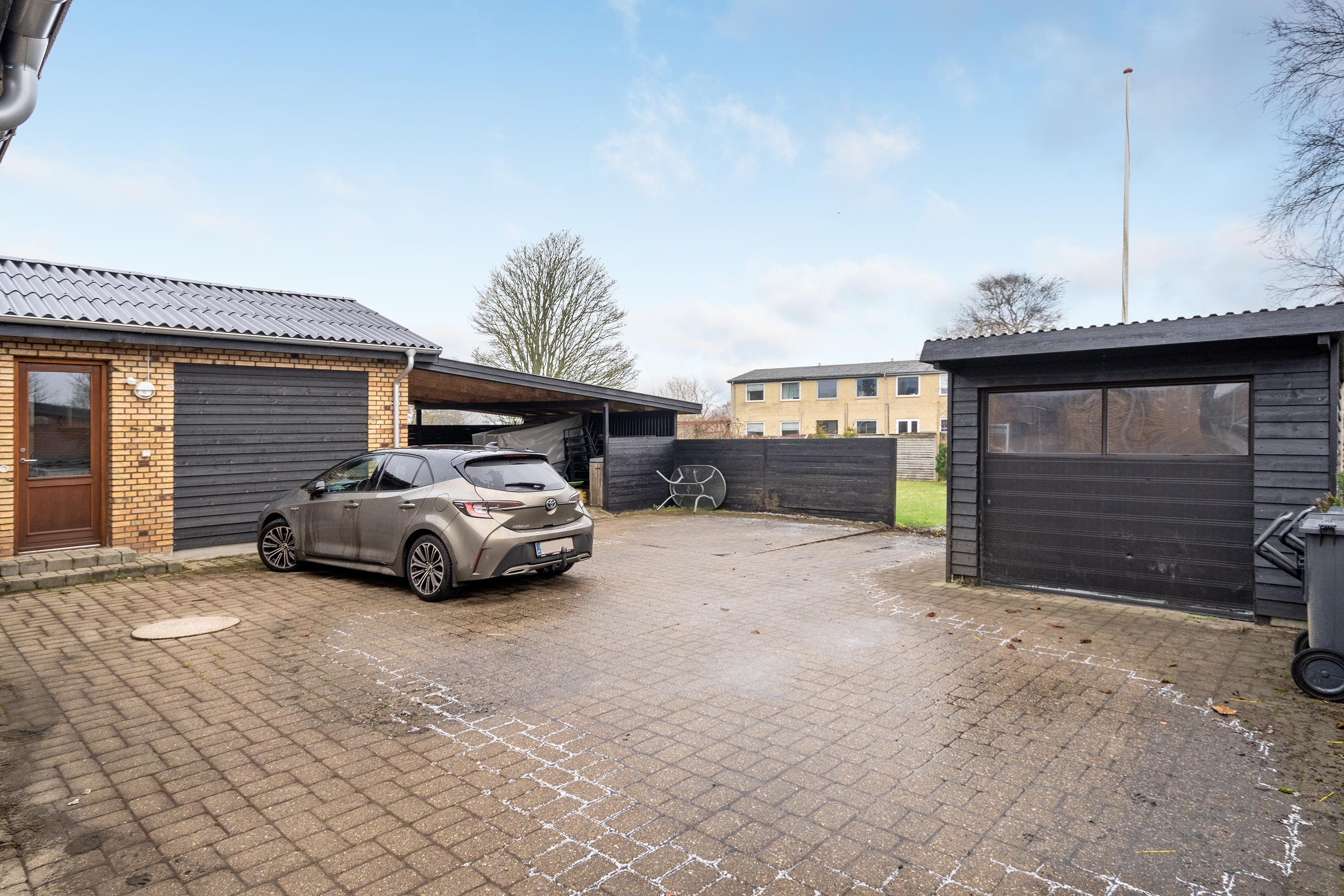 Fremhævet terrasse billede i fuldskærmstilstand. Billede af Tørholmsvej 114, 9800 Hjørring