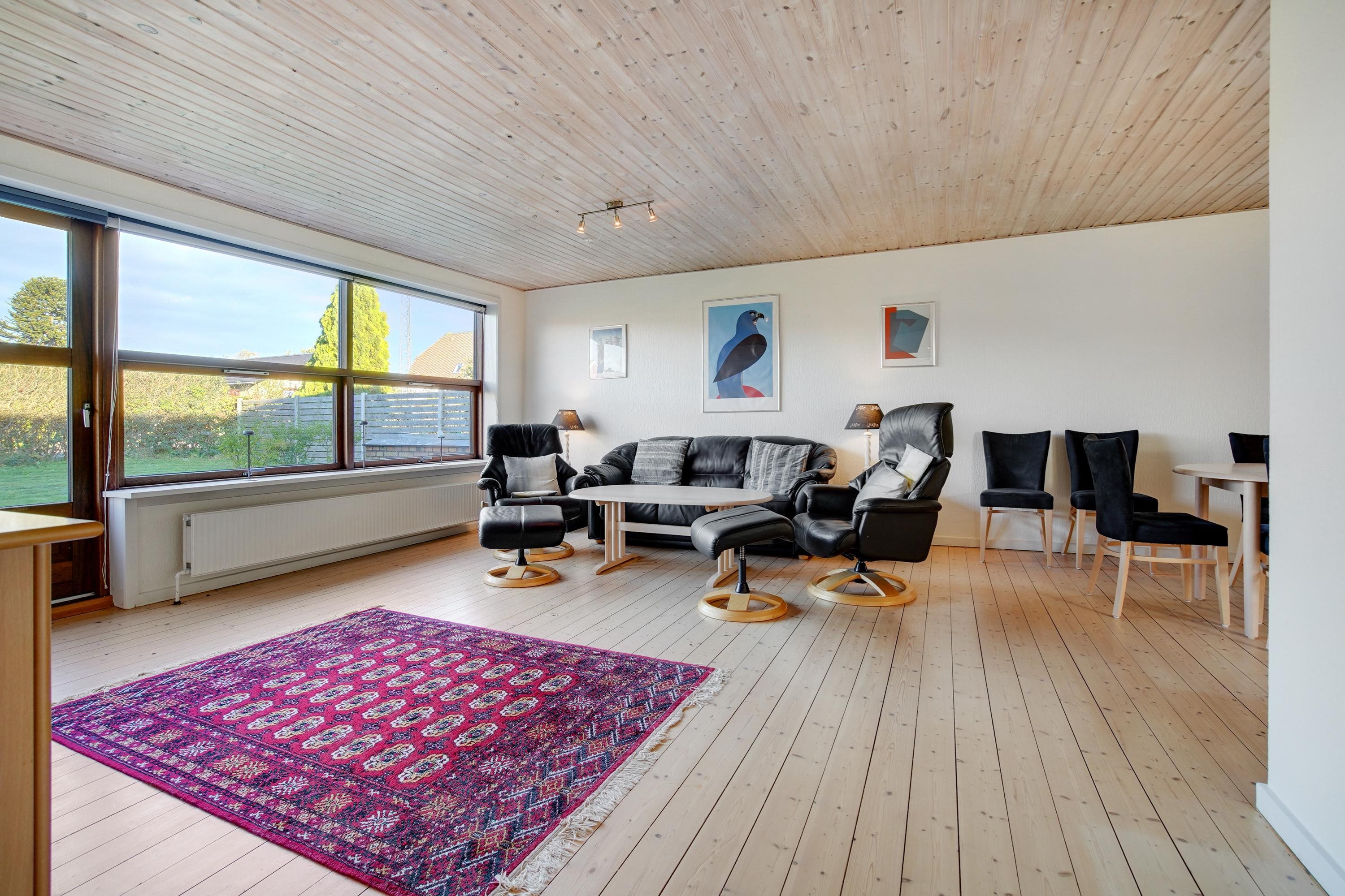 Fremhævet stue billede i fuldskærmstilstand. Billede af Tørholmsvej 114, 9800 Hjørring