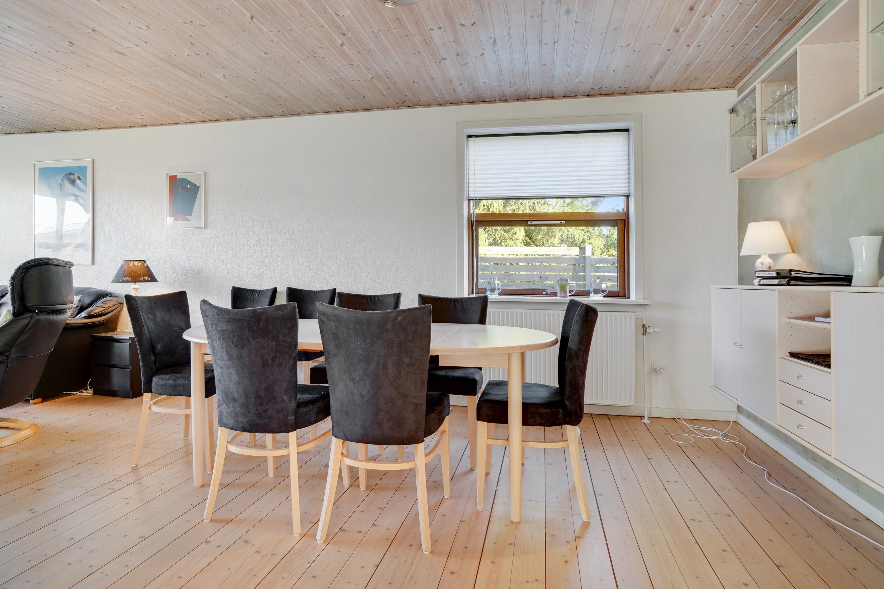 Fremhævet stue billede i fuldskærmstilstand. Billede af Tørholmsvej 114, 9800 Hjørring