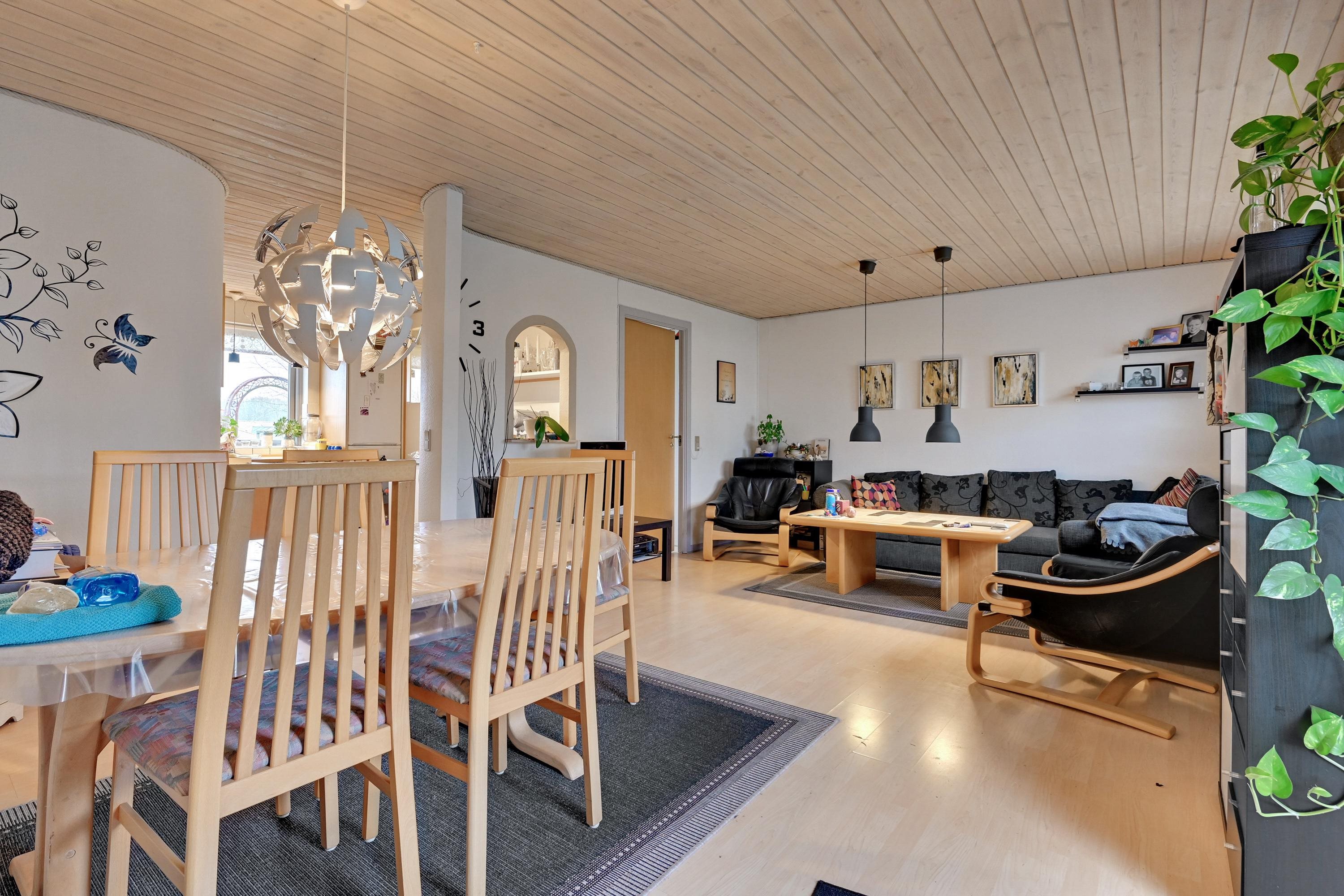 Fremhævet stue billede i fuldskærmstilstand. Billede af Hagenstrupparken 33B, 8860 Ulstrup