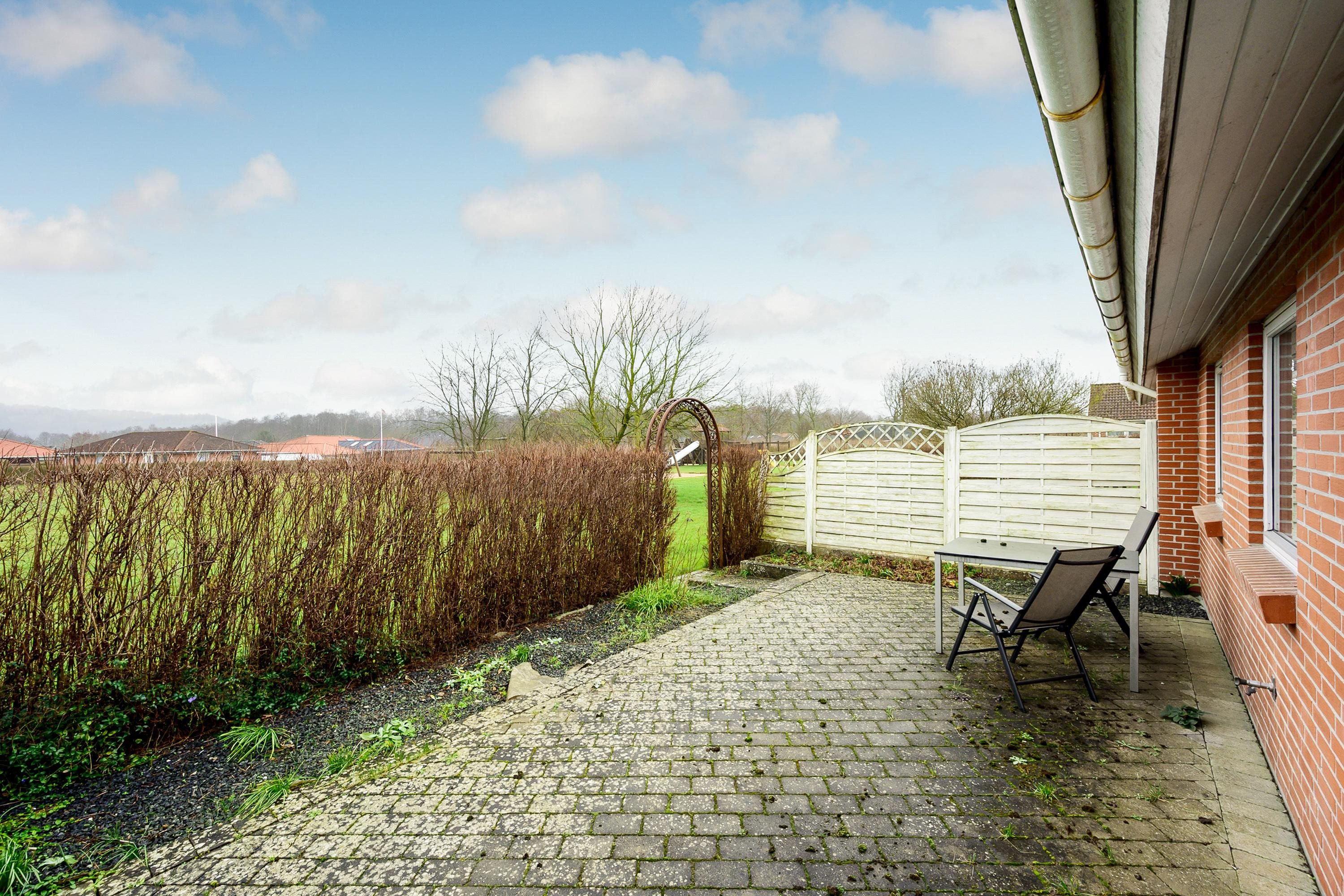 Fremhævet terrasse billede i fuldskærmstilstand. Billede af Hagenstrupparken 33B, 8860 Ulstrup