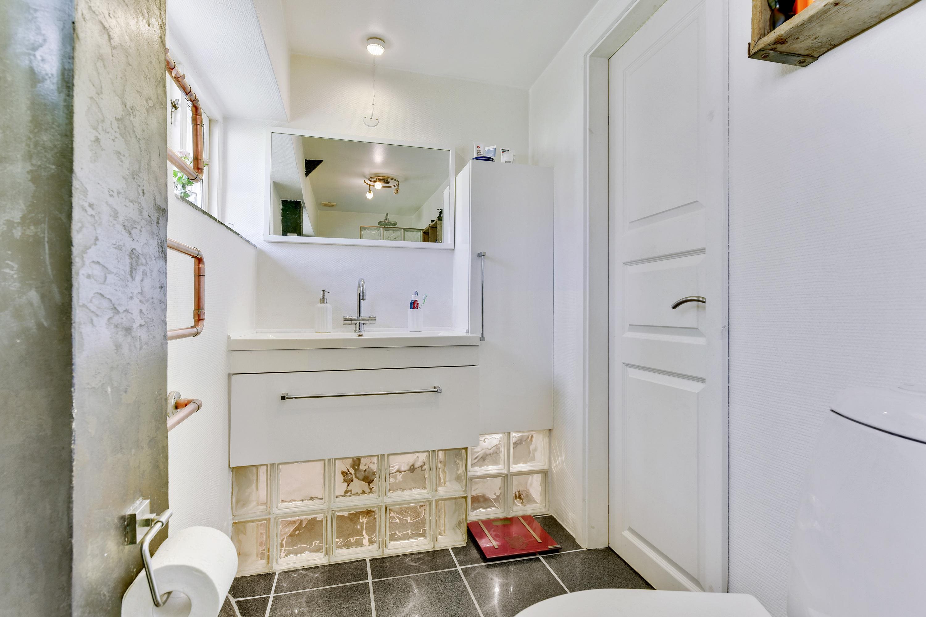 Fremhævet badeværelse billede i fuldskærmstilstand. Billede af Vilstrup Bysving 29, Sdr. Vilstrup, 6100 Haderslev