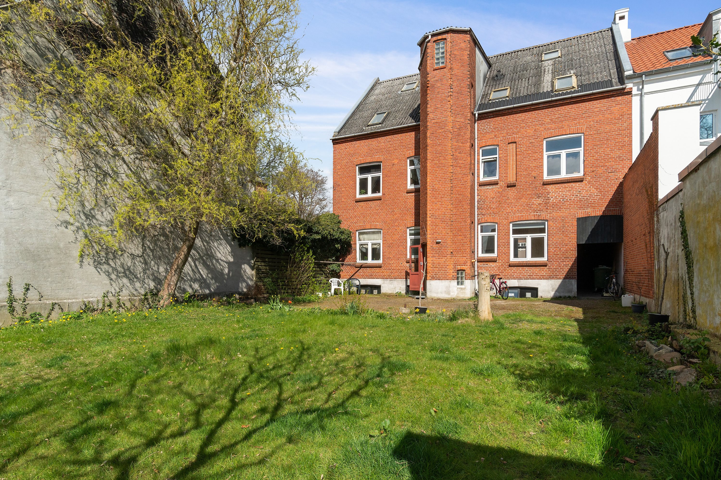 Miniaturebillede 2: set fra haven. Billede af Holsteinsgade 21, st.. tv., 8300 Odder