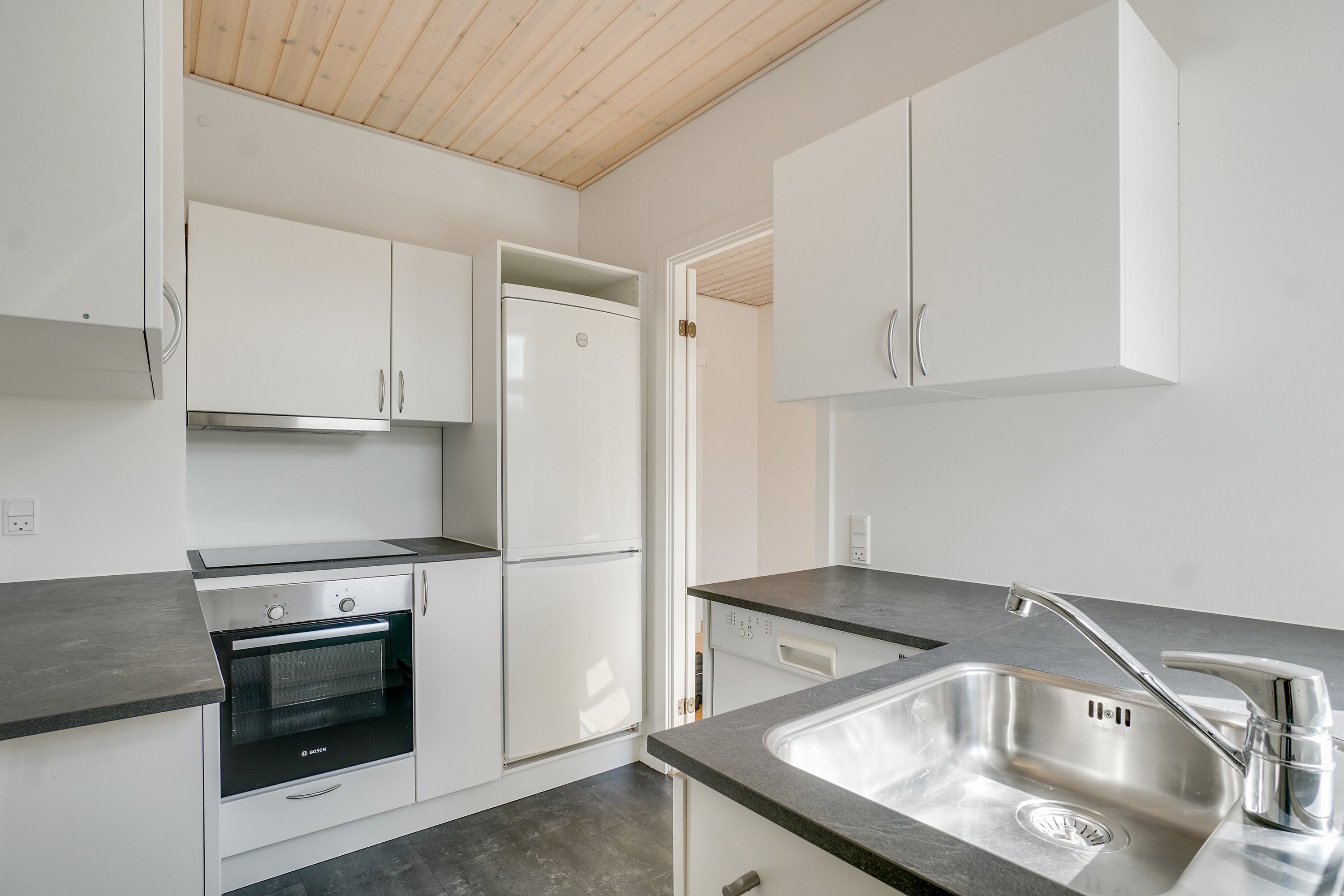 Fremhævet køkken billede i fuldskærmstilstand. Billede af Holsteinsgade 21, st.. tv., 8300 Odder