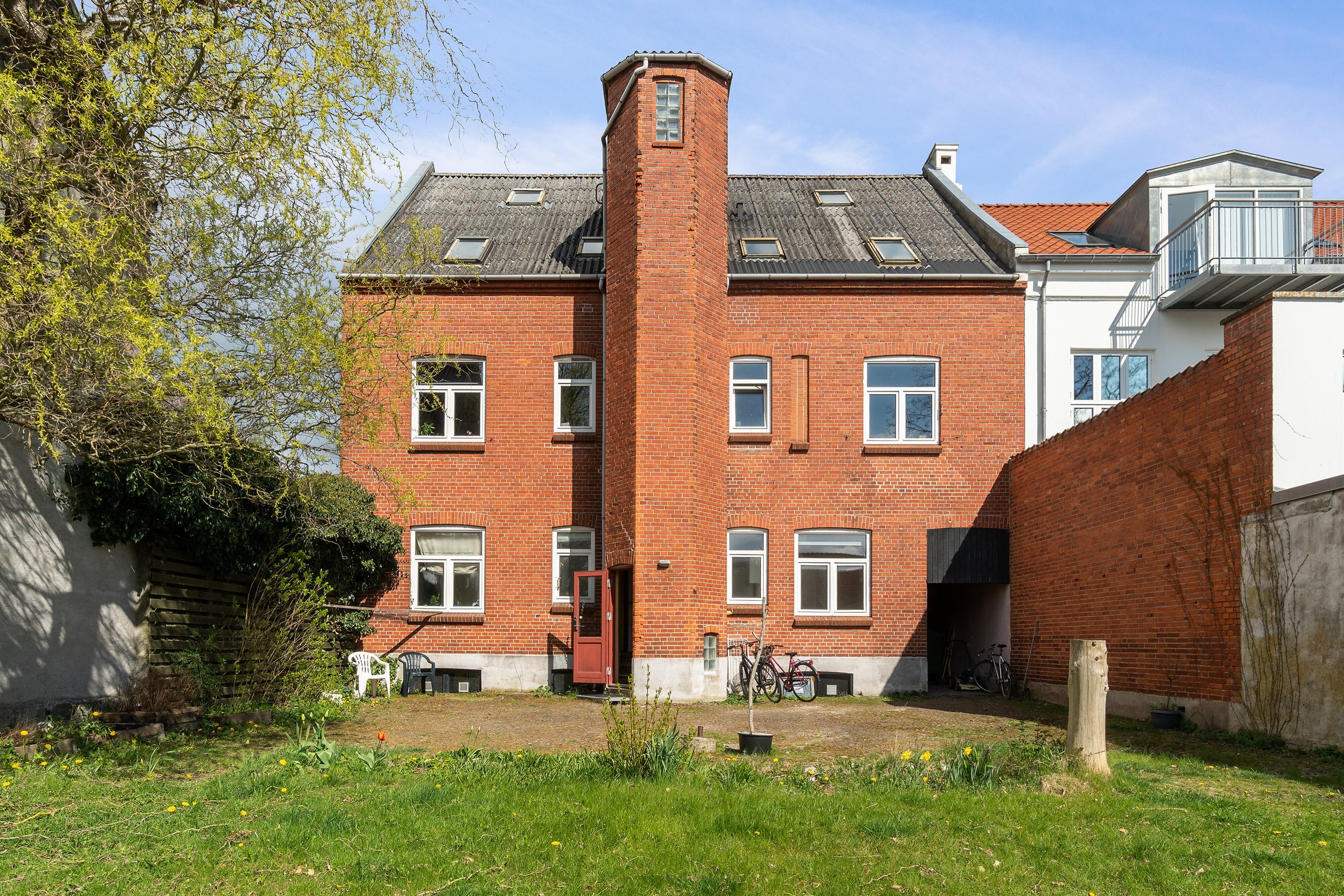 Fremhævet set fra haven billede i fuldskærmstilstand. Billede af Holsteinsgade 21, st.. tv., 8300 Odder