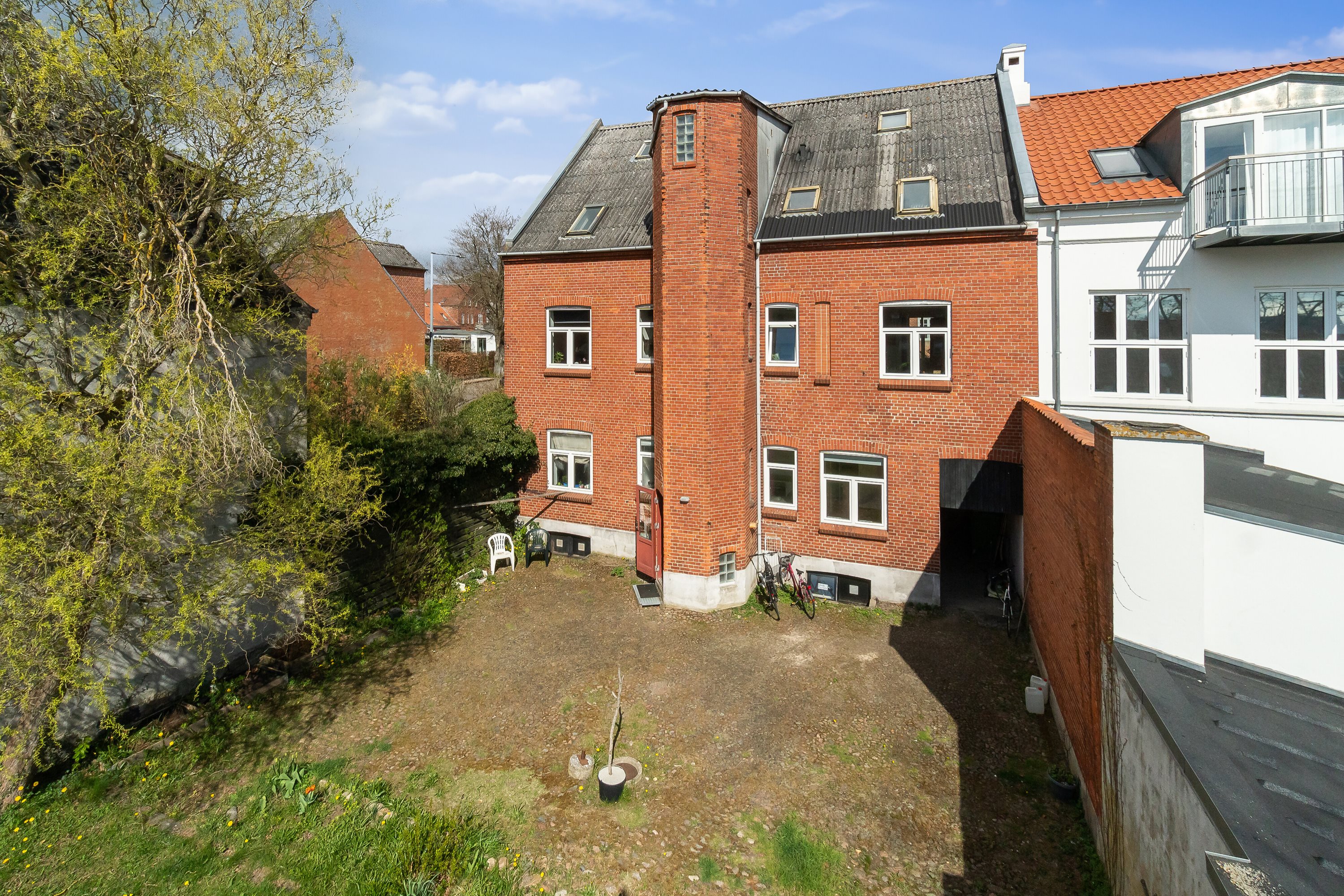 Fremhævet set fra haven billede i fuldskærmstilstand. Billede af Holsteinsgade 21, st.. tv., 8300 Odder