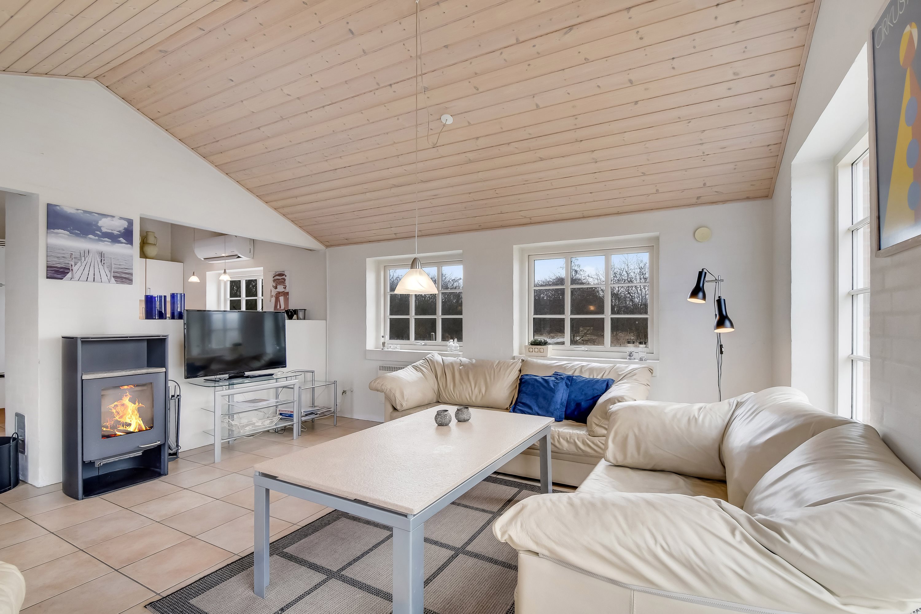 Fremhævet stue billede i fuldskærmstilstand. Billede af Øvej 13, Husby Strandenge, 6990 Ulfborg