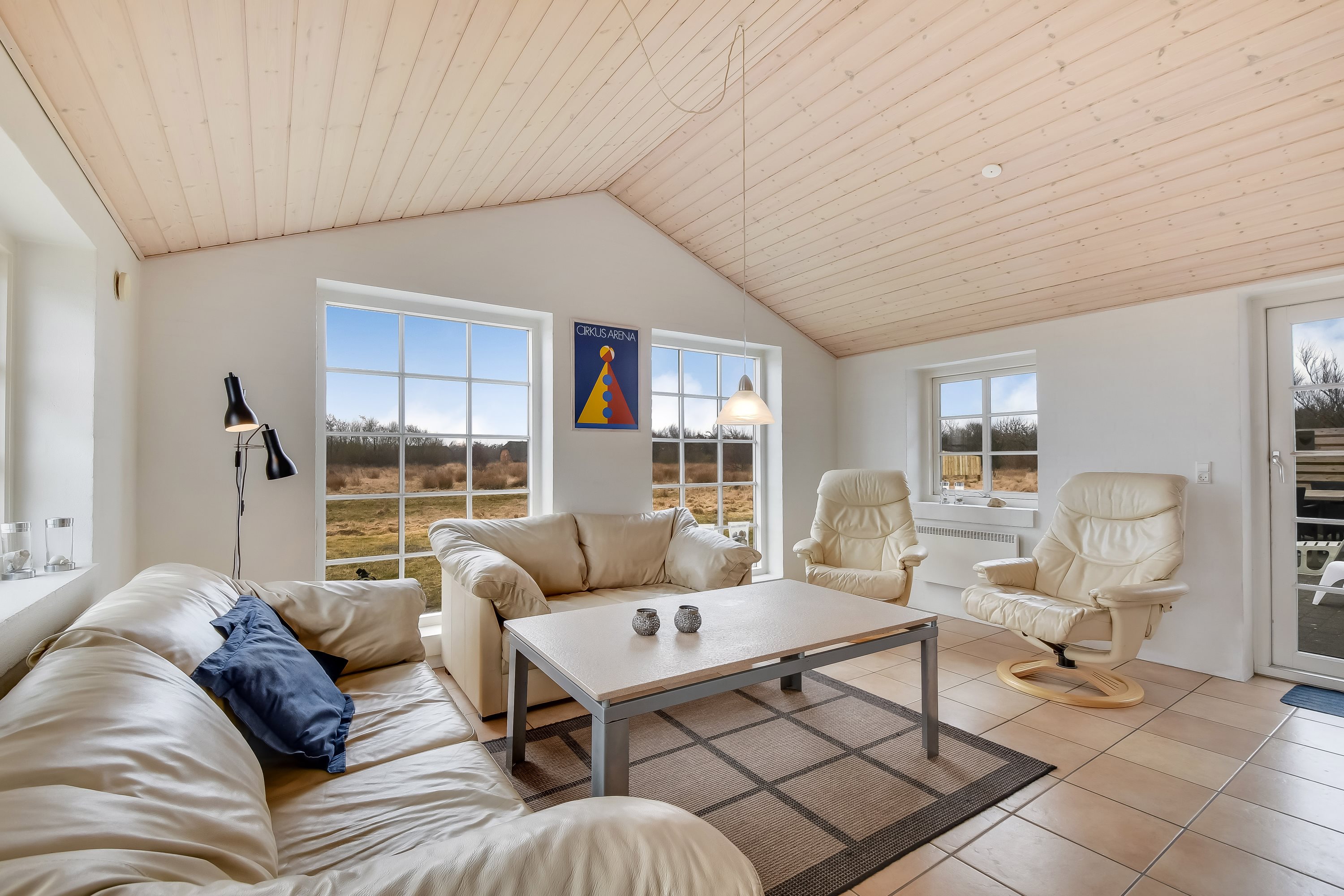 Fremhævet stue billede i fuldskærmstilstand. Billede af Øvej 13, Husby Strandenge, 6990 Ulfborg