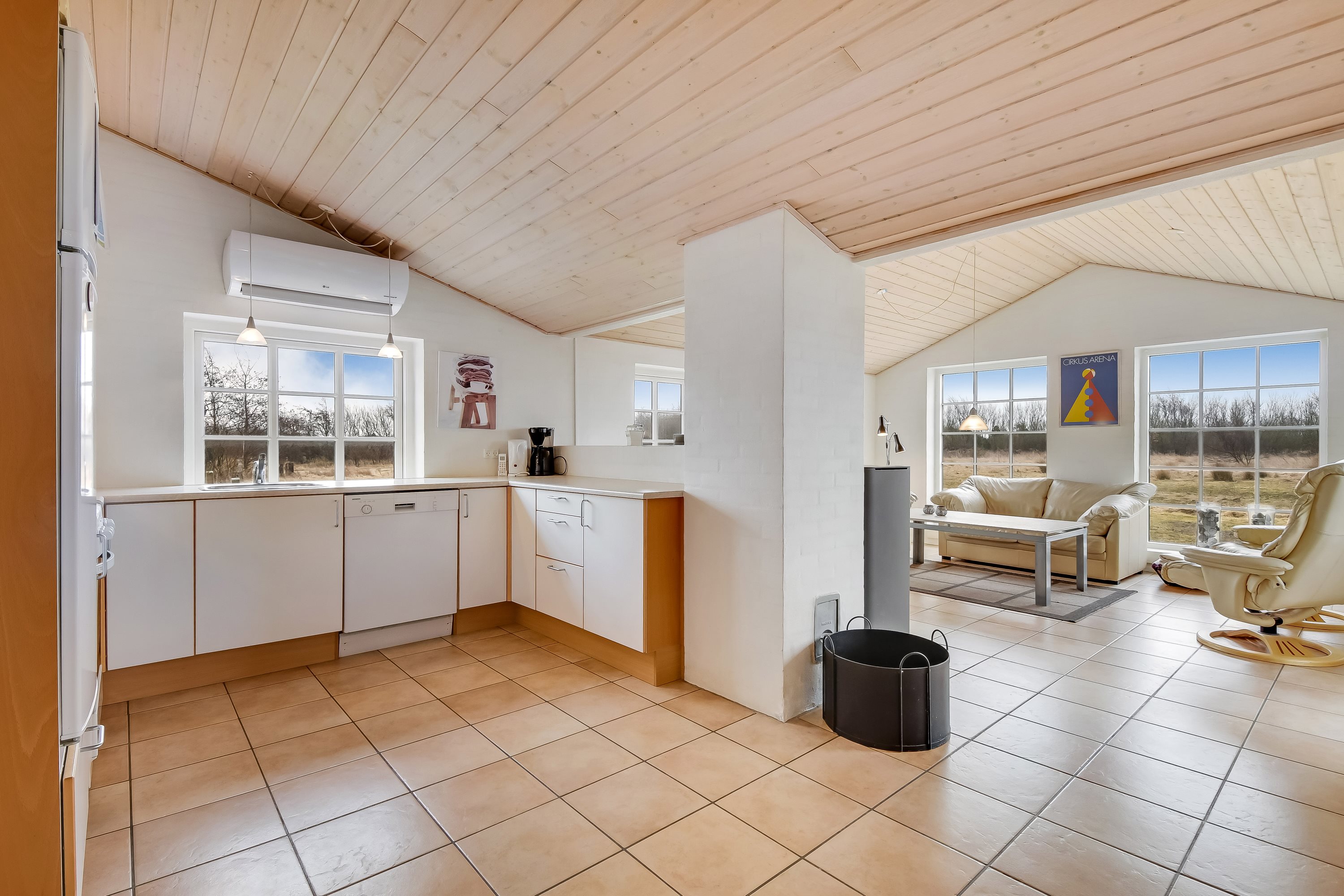 Fremhævet køkken billede i fuldskærmstilstand. Billede af Øvej 13, Husby Strandenge, 6990 Ulfborg