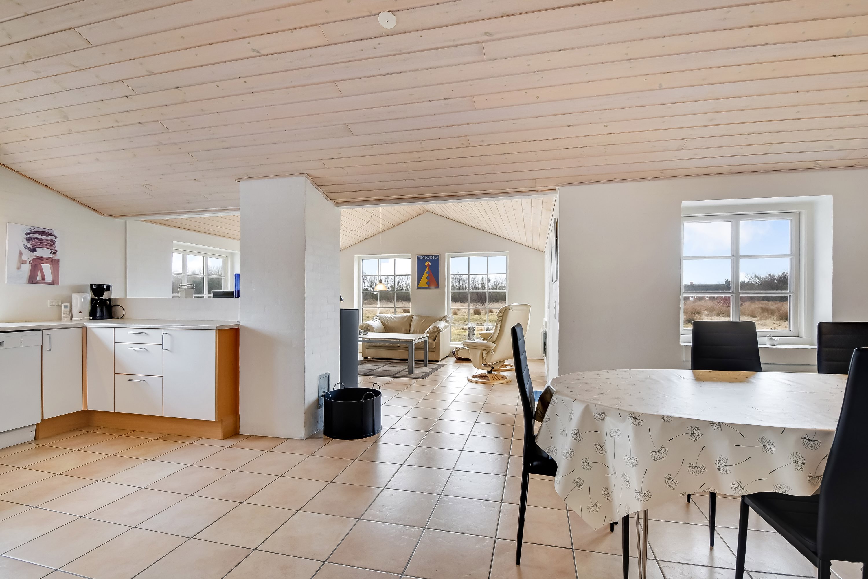 Fremhævet køkken billede i fuldskærmstilstand. Billede af Øvej 13, Husby Strandenge, 6990 Ulfborg