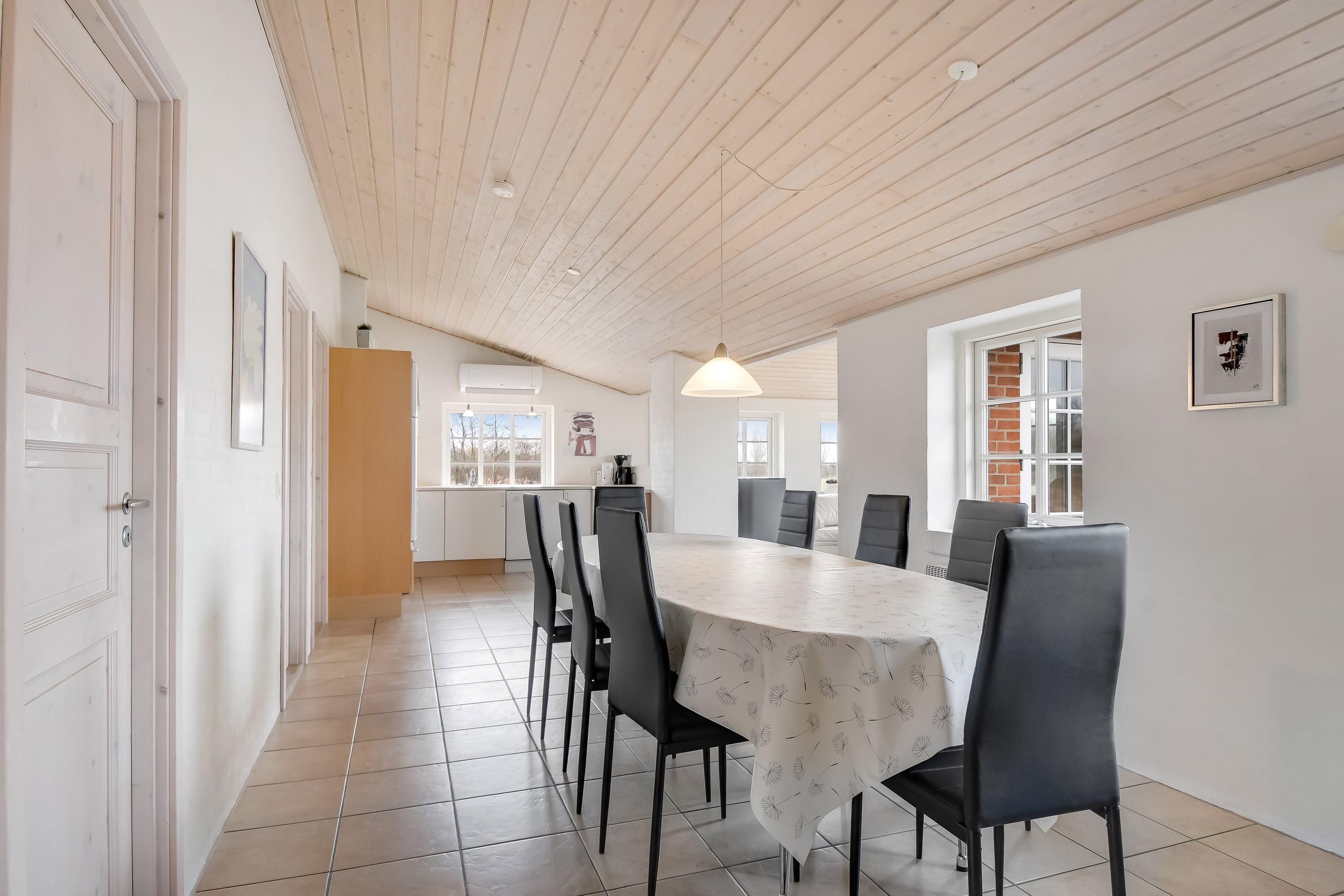 Fremhævet stue billede i fuldskærmstilstand. Billede af Øvej 13, Husby Strandenge, 6990 Ulfborg