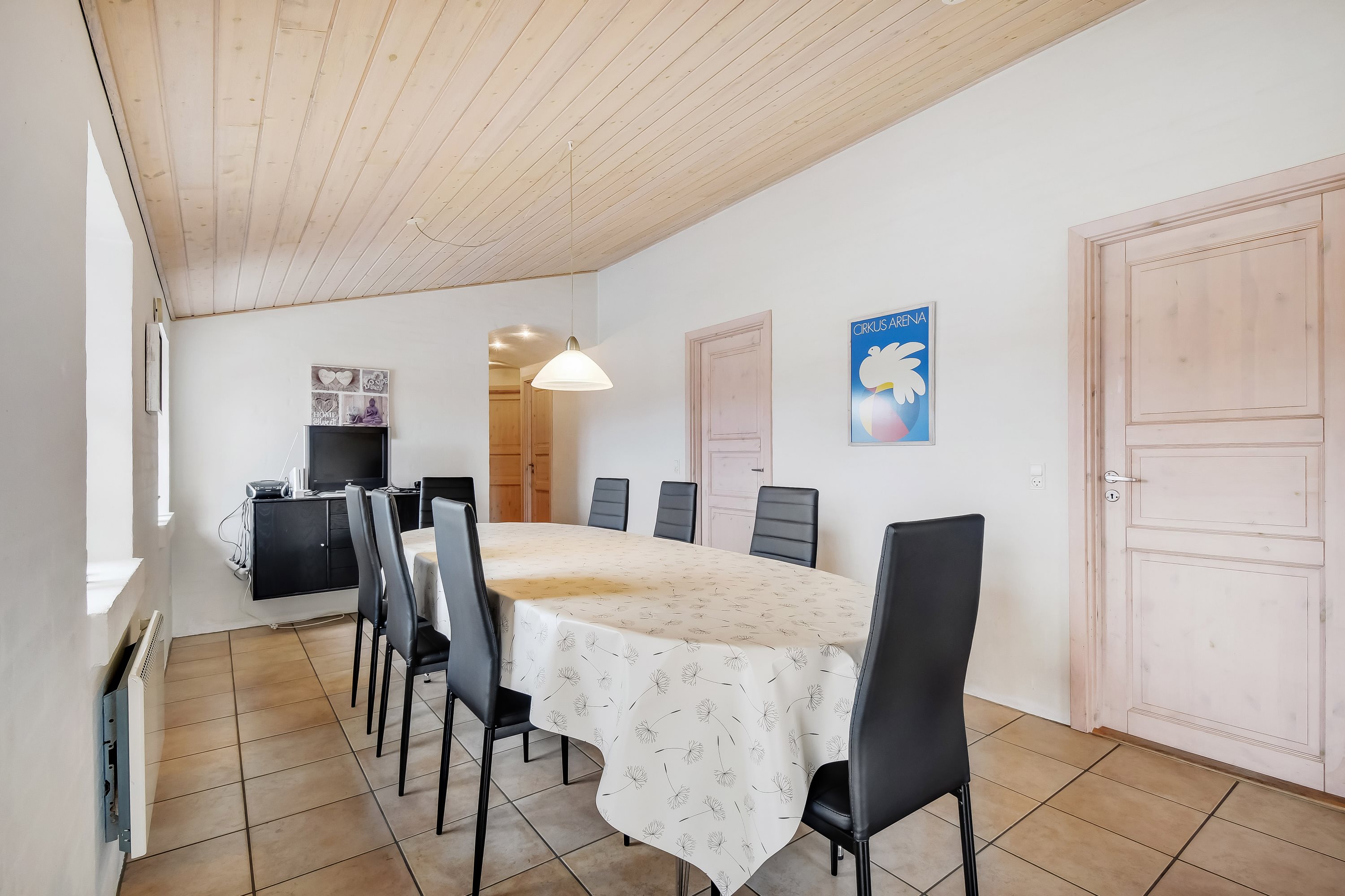 Fremhævet stue billede i fuldskærmstilstand. Billede af Øvej 13, Husby Strandenge, 6990 Ulfborg