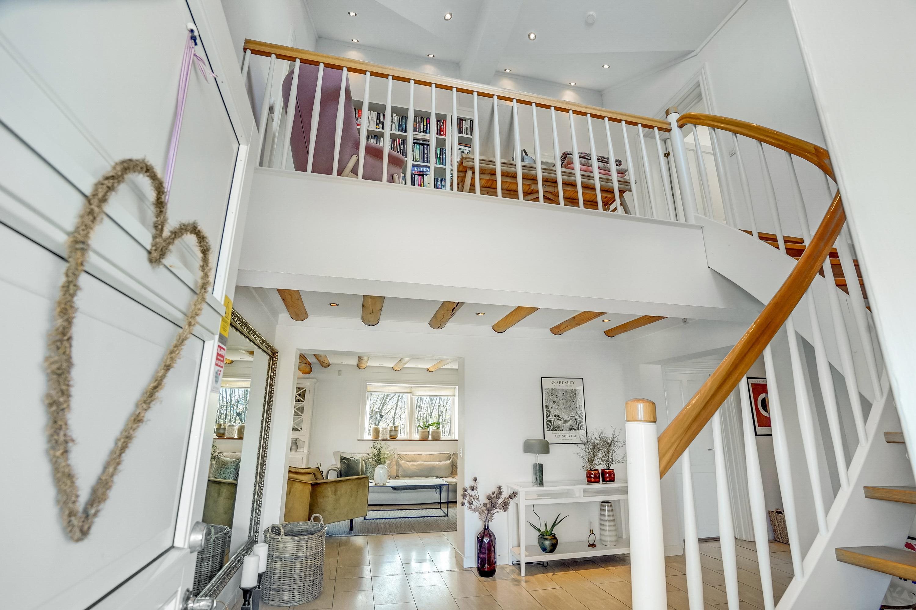 Fremhævet entré billede i fuldskærmstilstand. Billede af Elleholmvej 15B, Ravnebjerg, 5250 Odense SV