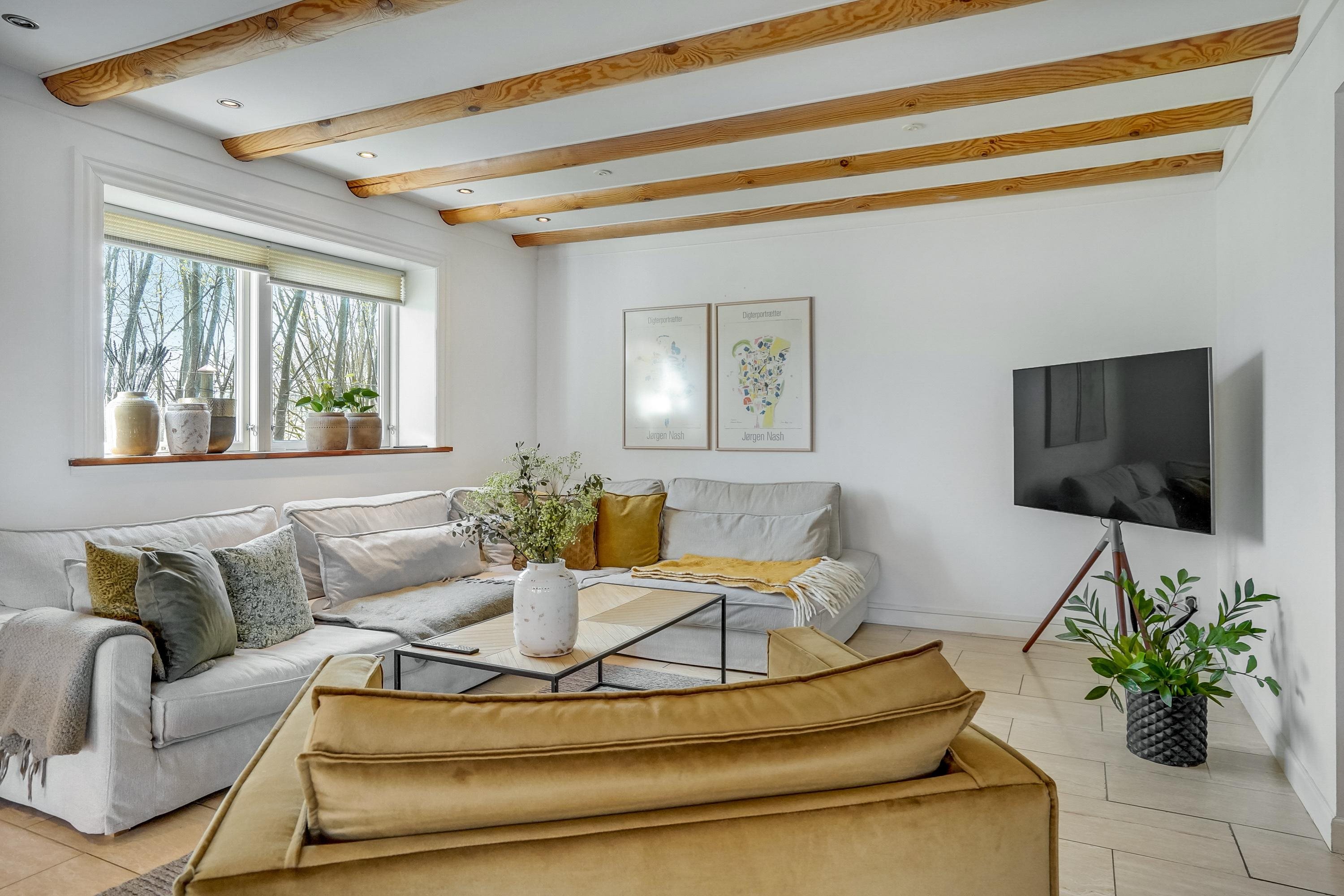 Fremhævet stue billede i fuldskærmstilstand. Billede af Elleholmvej 15B, Ravnebjerg, 5250 Odense SV