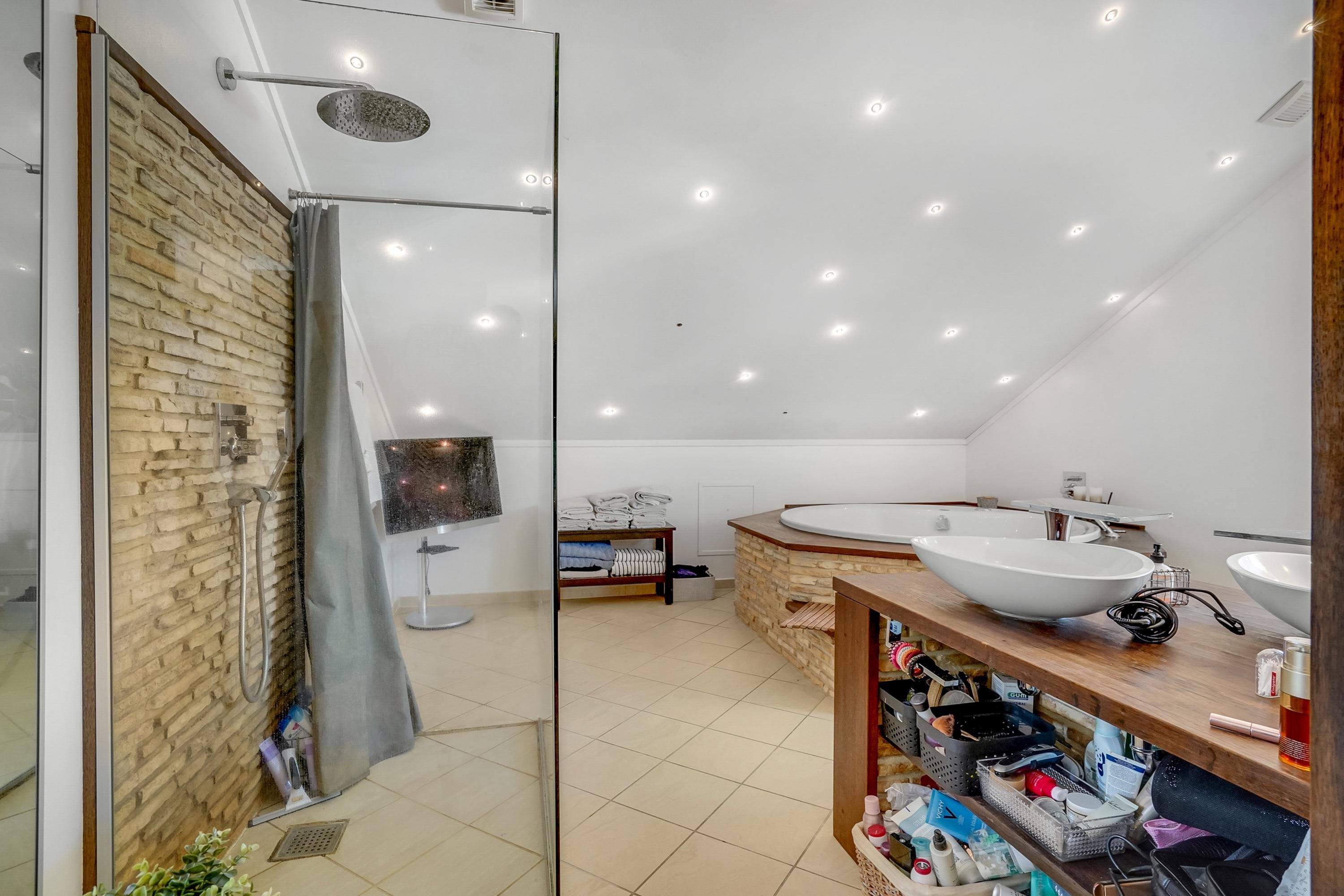 Fremhævet badeværelse billede i fuldskærmstilstand. Billede af Elleholmvej 15B, Ravnebjerg, 5250 Odense SV