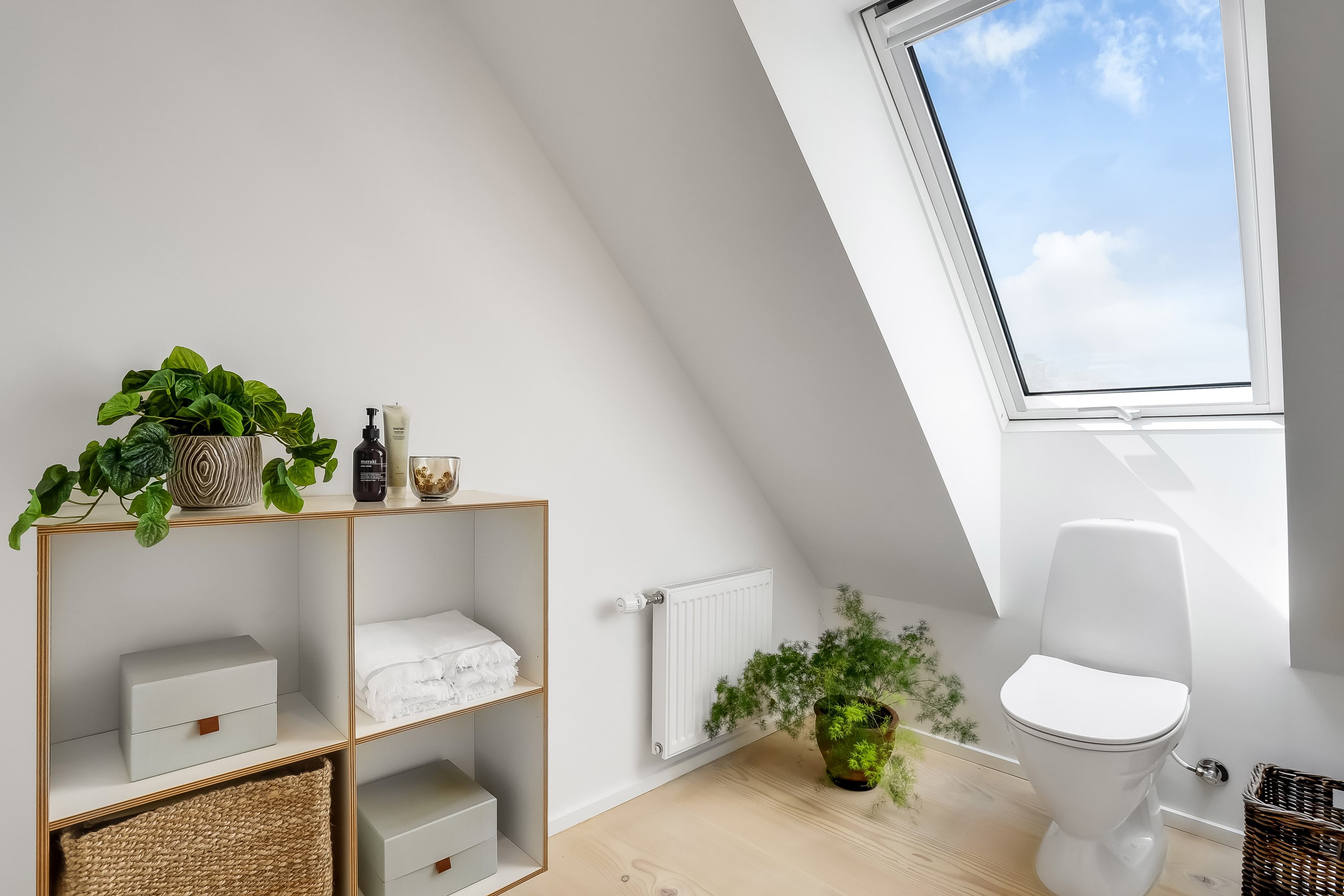 Fremhævet toilet billede i fuldskærmstilstand. Billede af Buskhedevej 23, 8600 Silkeborg