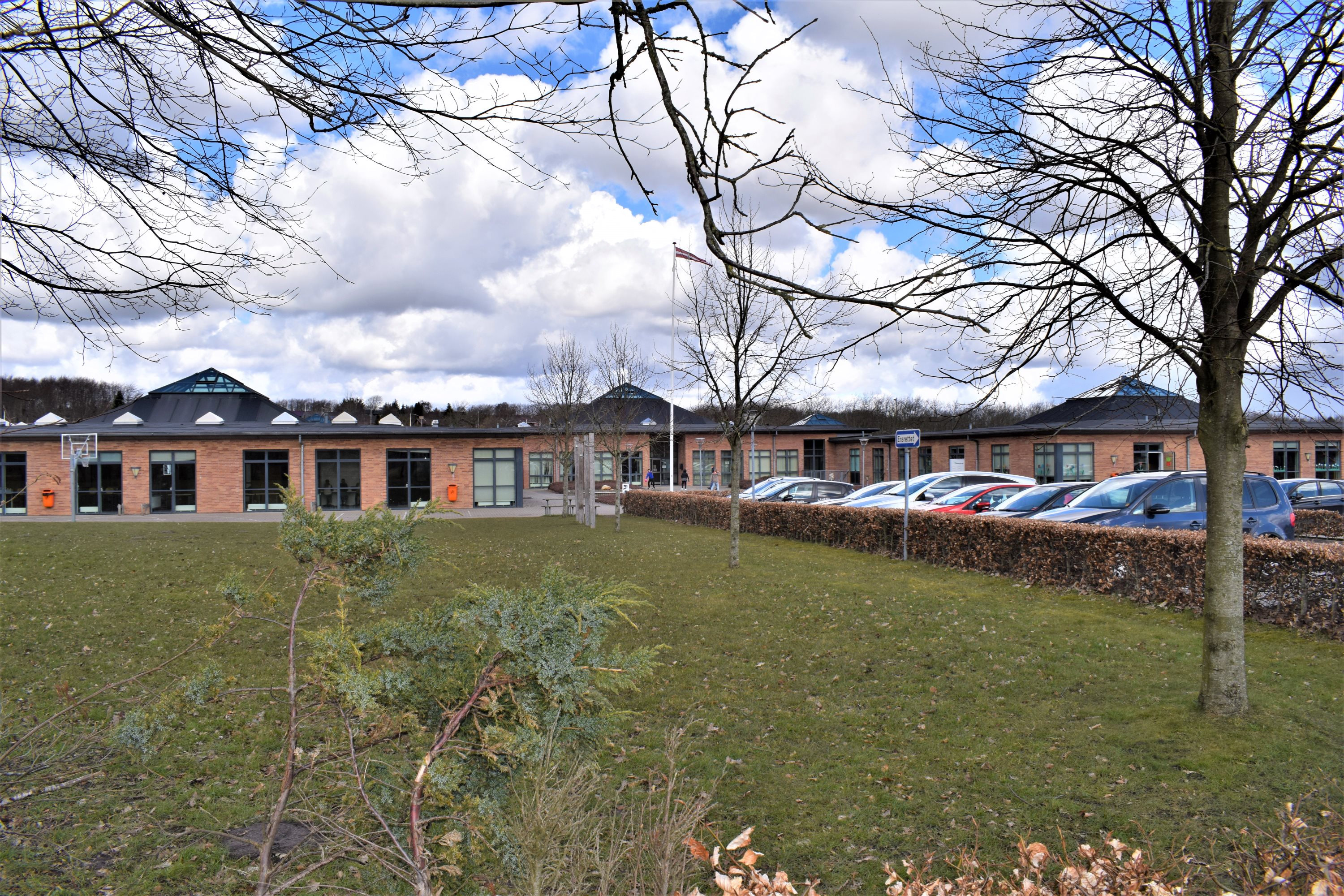 Fremhævet skole billede i fuldskærmstilstand. Billede af Højsageralle 11, 6920 Videbæk