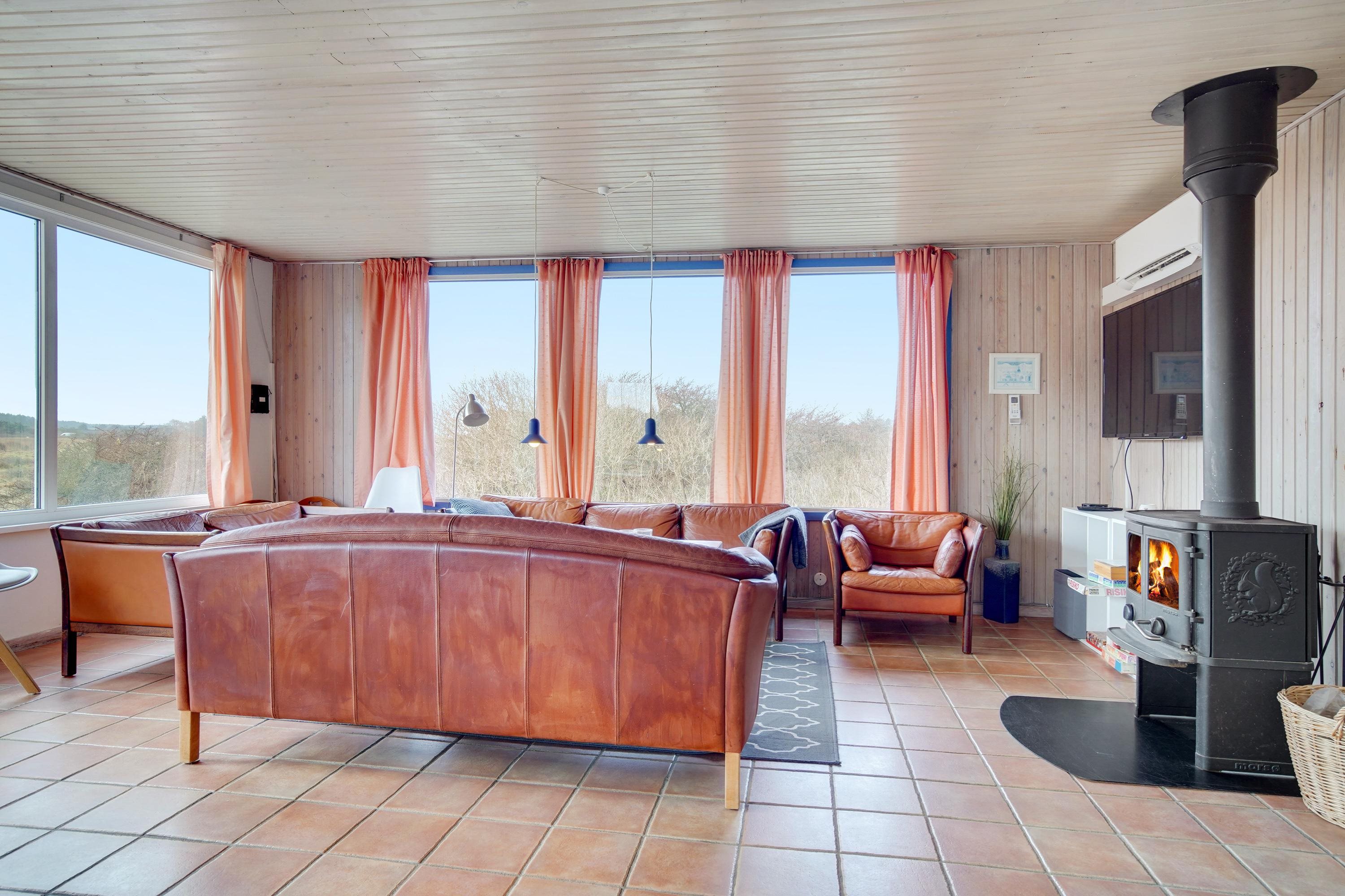 Fremhævet stue billede i fuldskærmstilstand. Billede af Indemarken 26, Skallerup, 9800 Hjørring