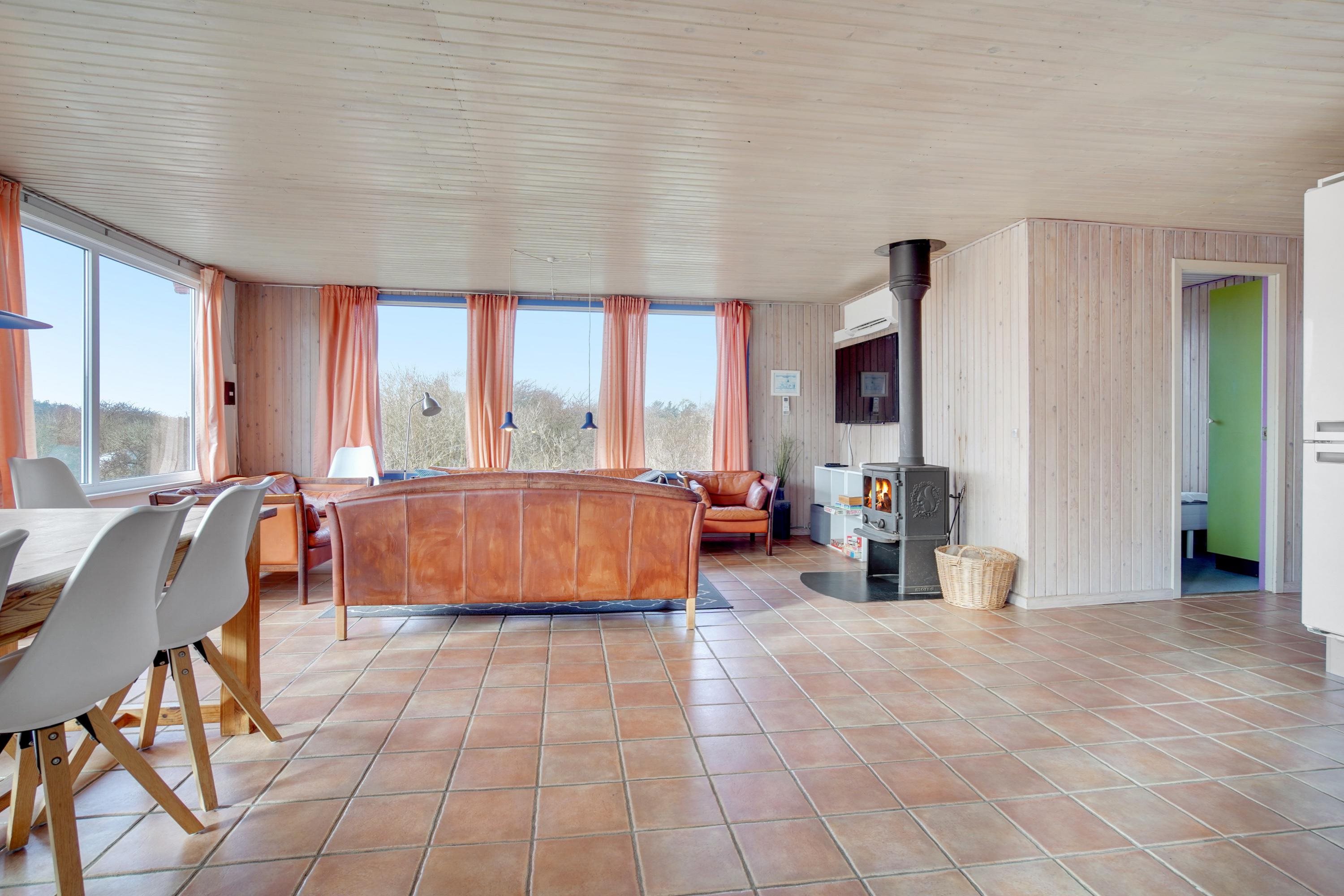 Fremhævet stue billede i fuldskærmstilstand. Billede af Indemarken 26, Skallerup, 9800 Hjørring