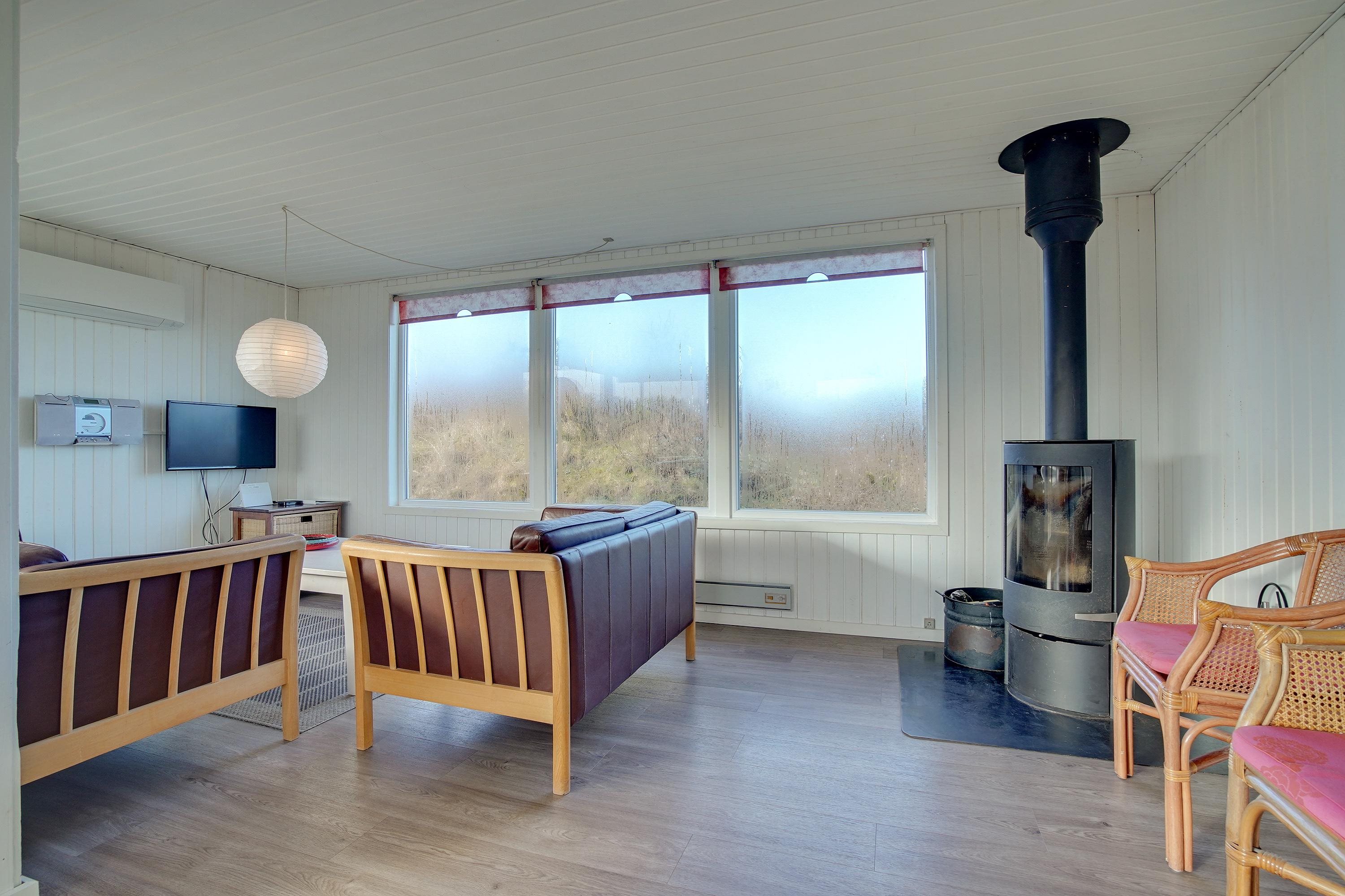 Fremhævet stue billede i fuldskærmstilstand. Billede af Indemarken 28, Skal Klit, 9800 Hjørring