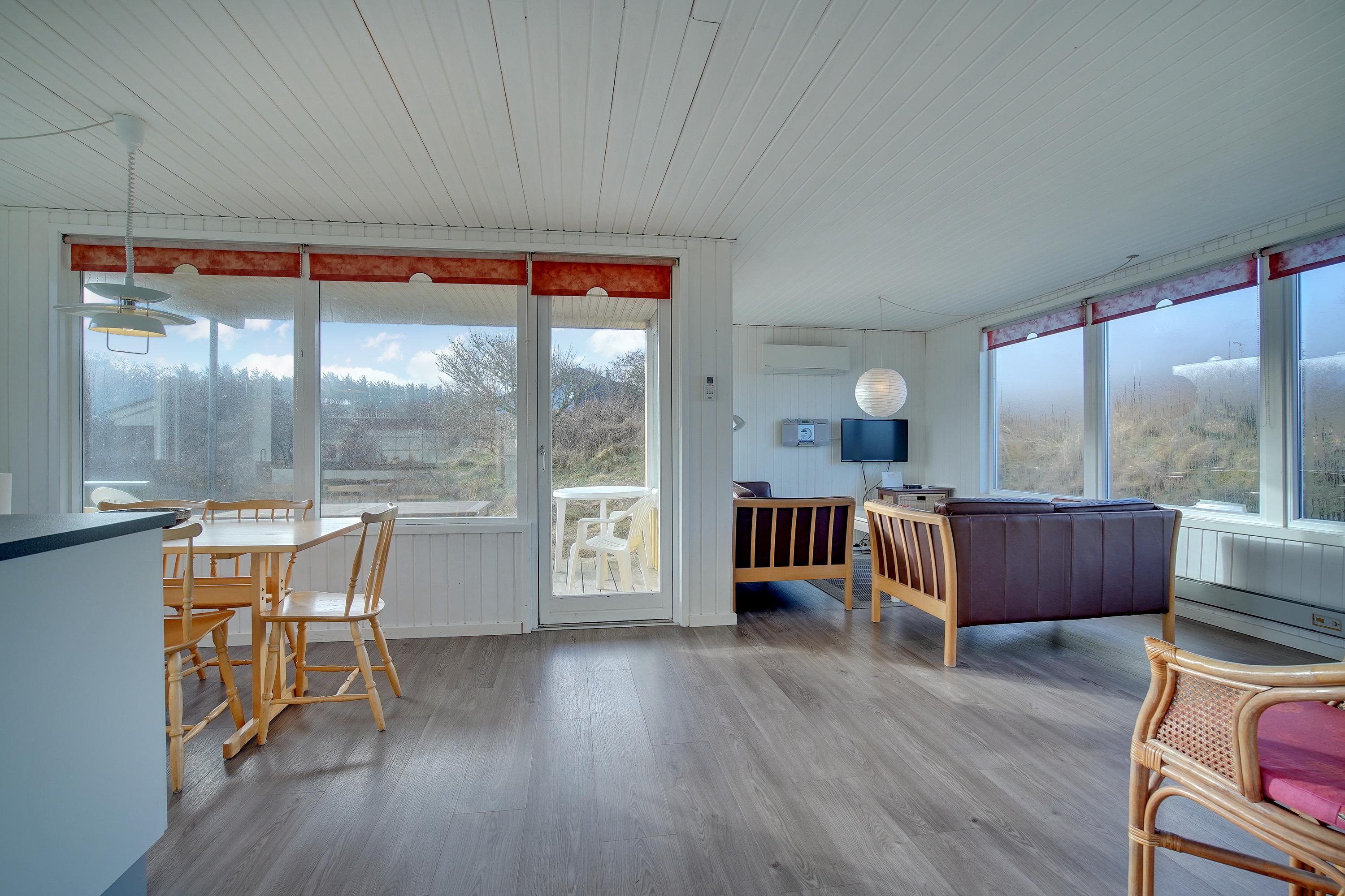 Fremhævet stue billede i fuldskærmstilstand. Billede af Indemarken 28, Skal Klit, 9800 Hjørring