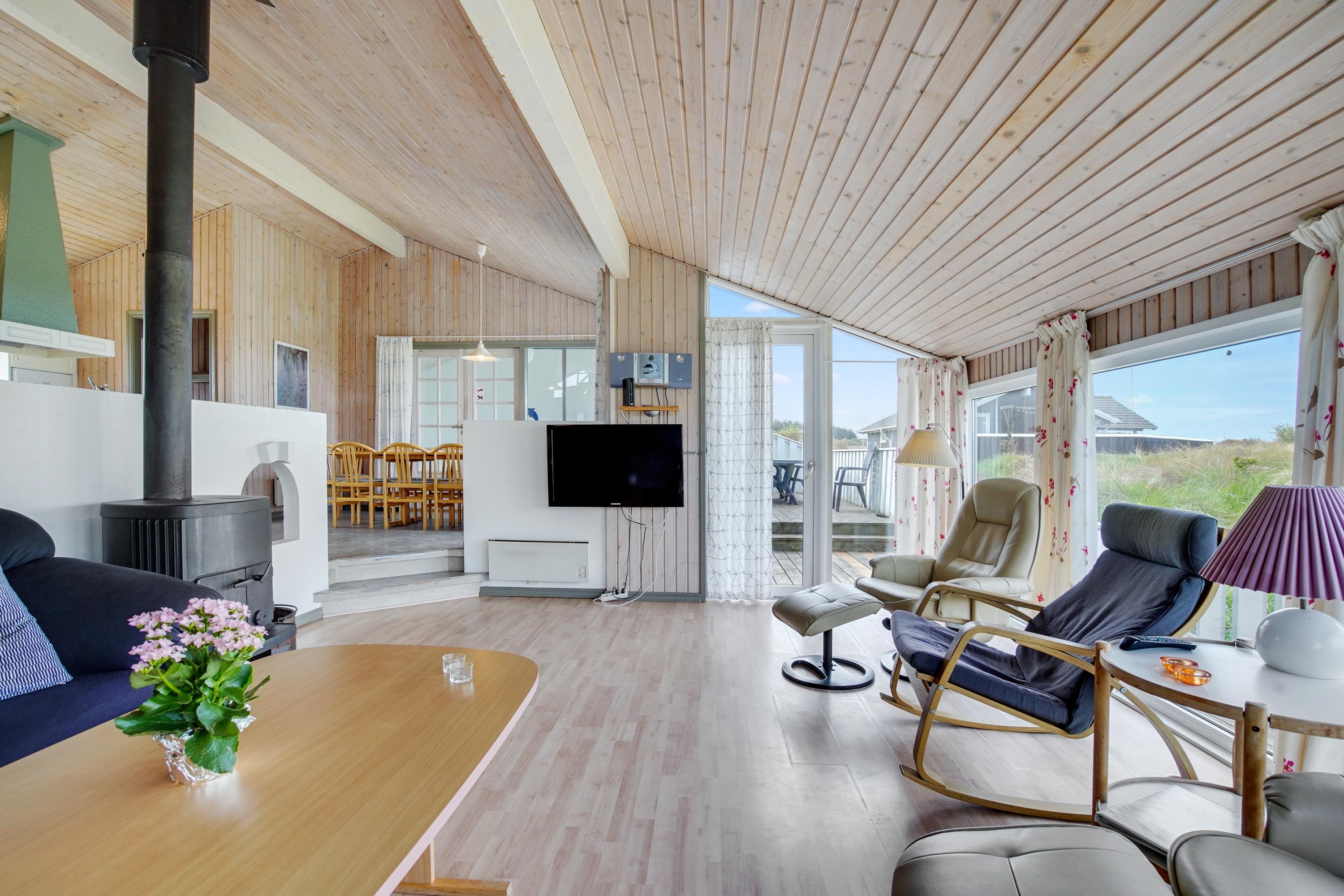 Fremhævet stue billede i fuldskærmstilstand. Billede af Indemarken 39, Skallerup, 9800 Hjørring