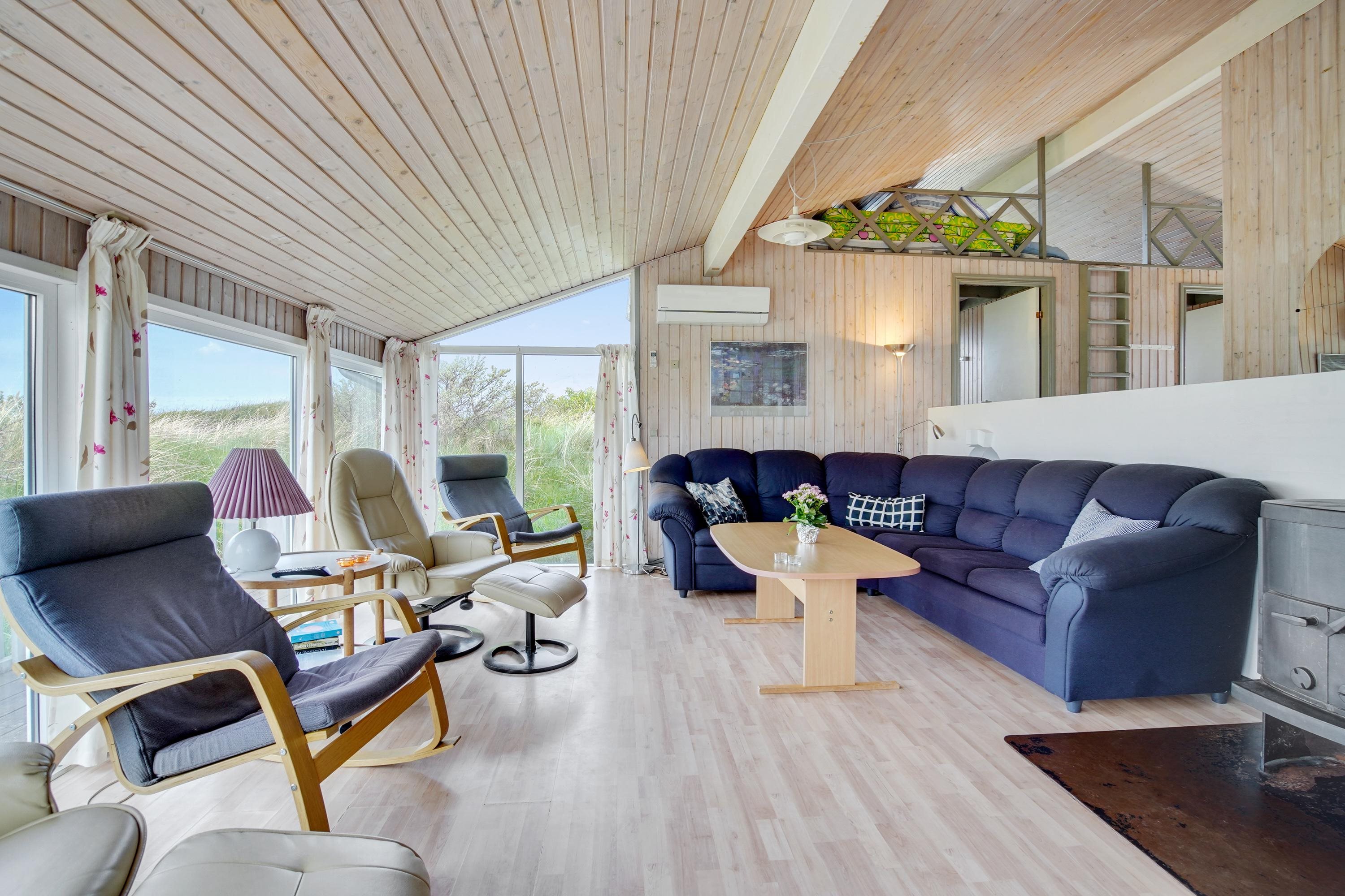 Fremhævet stue billede i fuldskærmstilstand. Billede af Indemarken 39, Skallerup, 9800 Hjørring