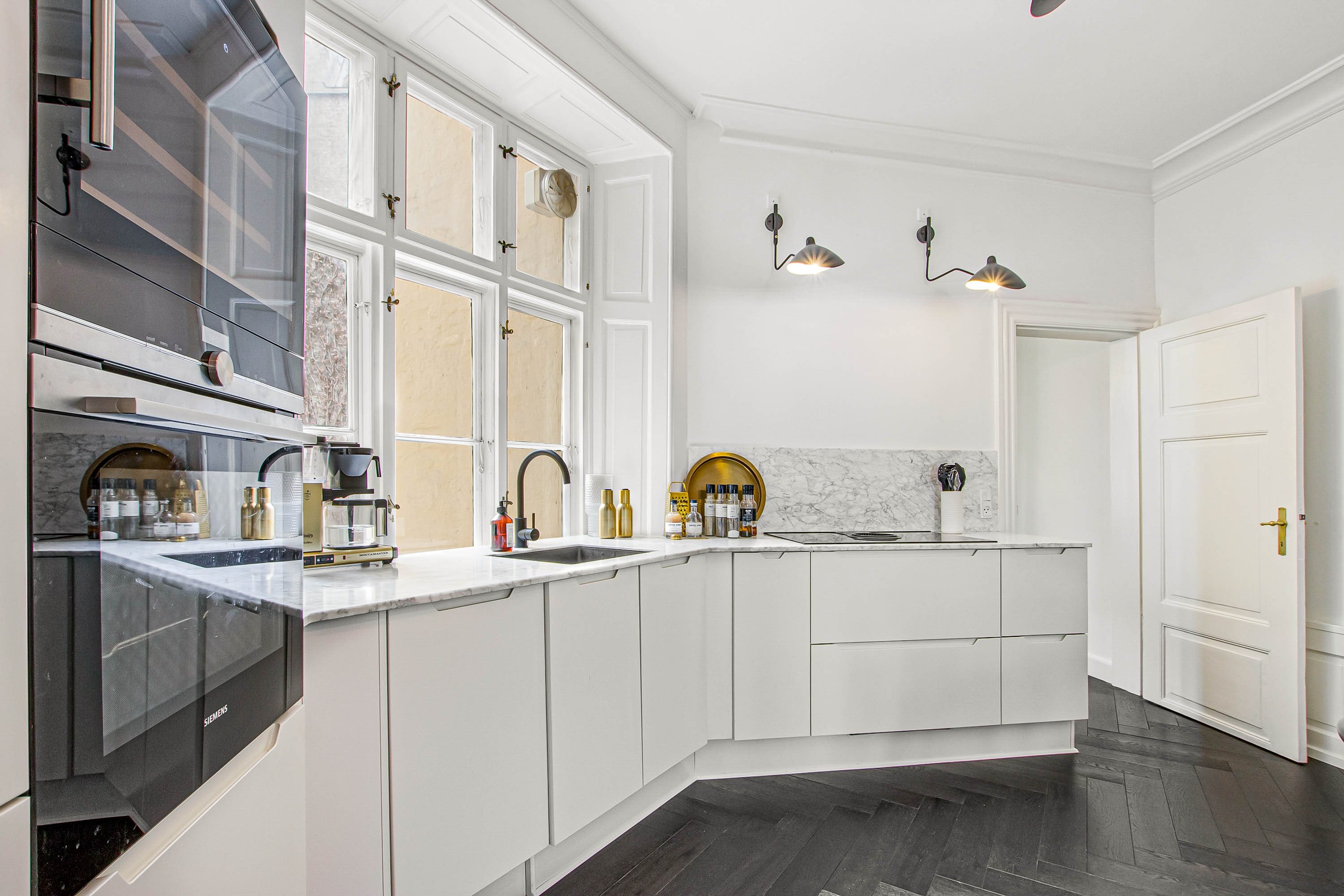 Fremhævet køkken billede i fuldskærmstilstand. Billede af Hyskenstræde 3, 1. tv., 1207 København K