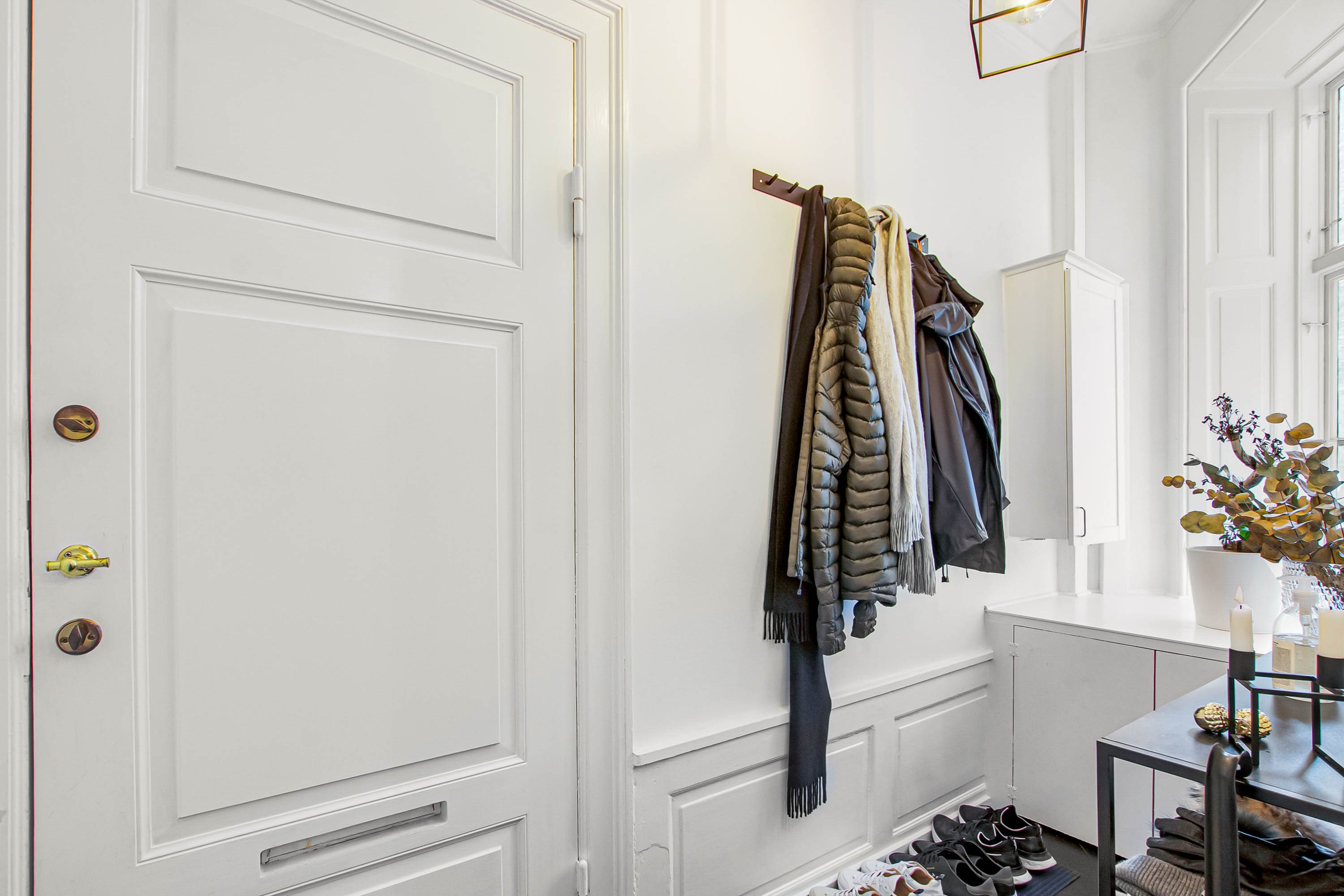 Fremhævet entré billede i fuldskærmstilstand. Billede af Hyskenstræde 3, 1. tv., 1207 København K