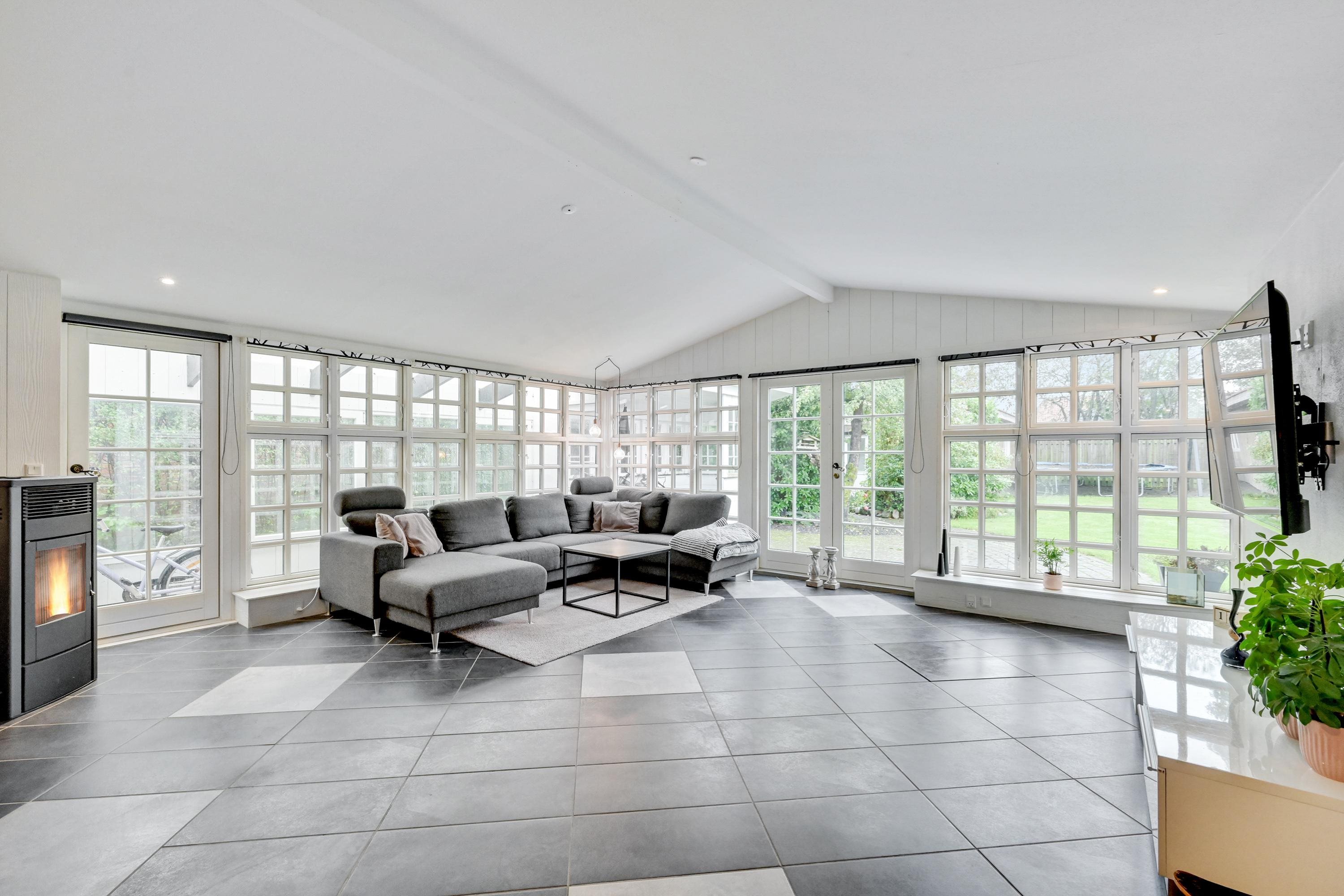 Fremhævet stue billede i fuldskærmstilstand. Billede af Pilealle 14, 6900 Skjern