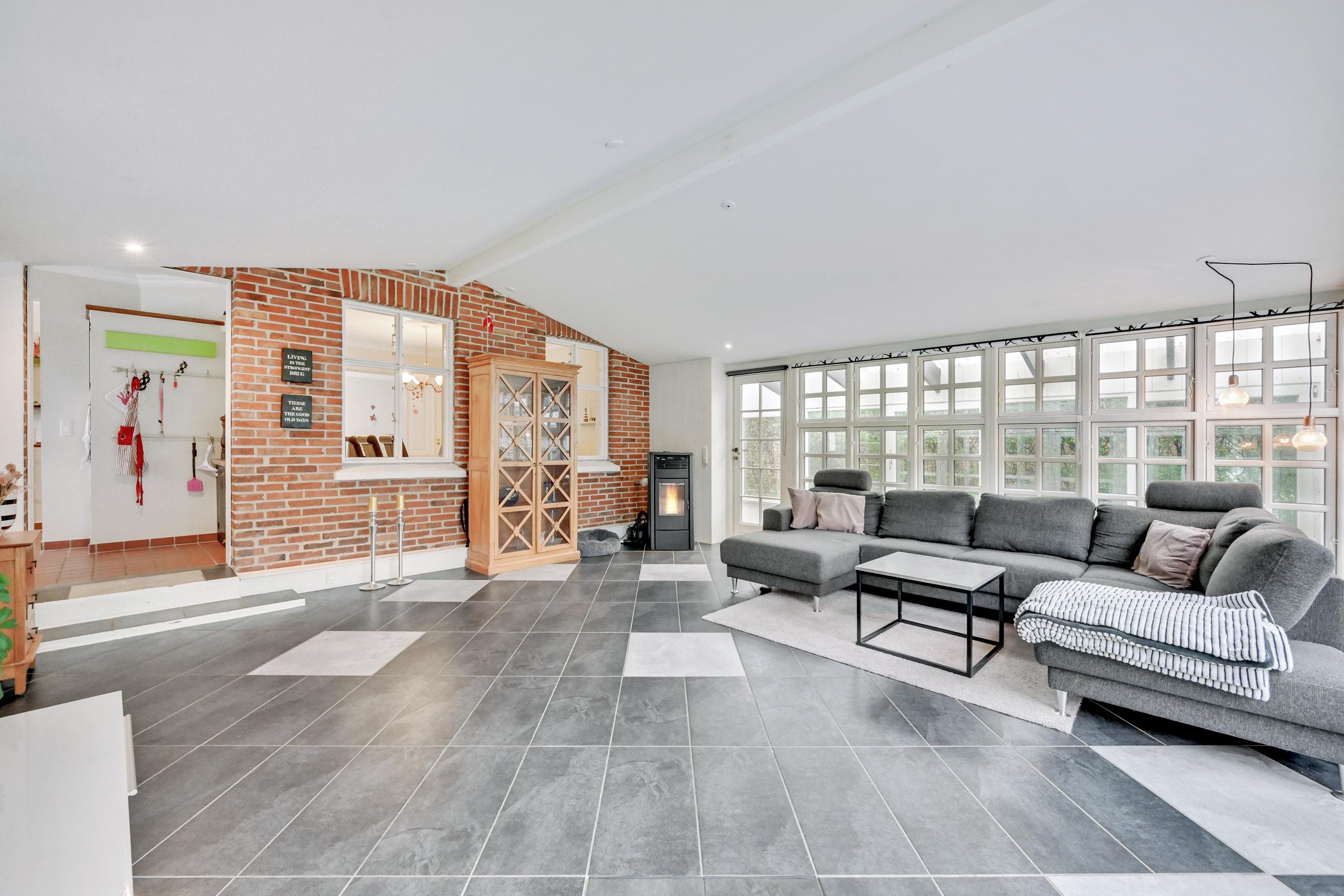 Fremhævet stue billede i fuldskærmstilstand. Billede af Pilealle 14, 6900 Skjern