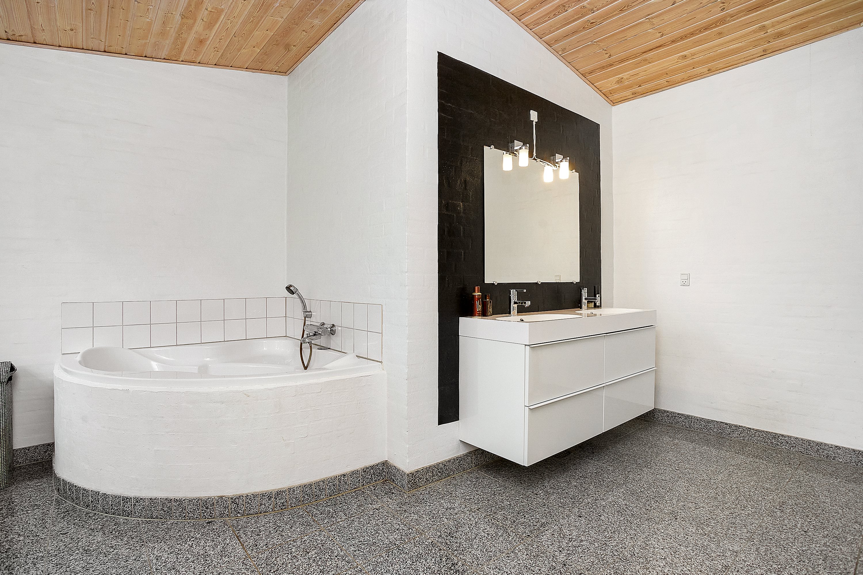 Fremhævet badeværelse billede i fuldskærmstilstand. Billede af Hanstedvej 1, 8700 Horsens